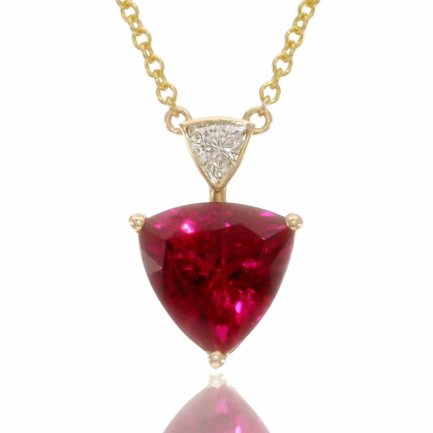 2.50 Carat Natural Rubellite Diamonds in Gold Pendant  In New Condition For Sale In Los Angeles, CA