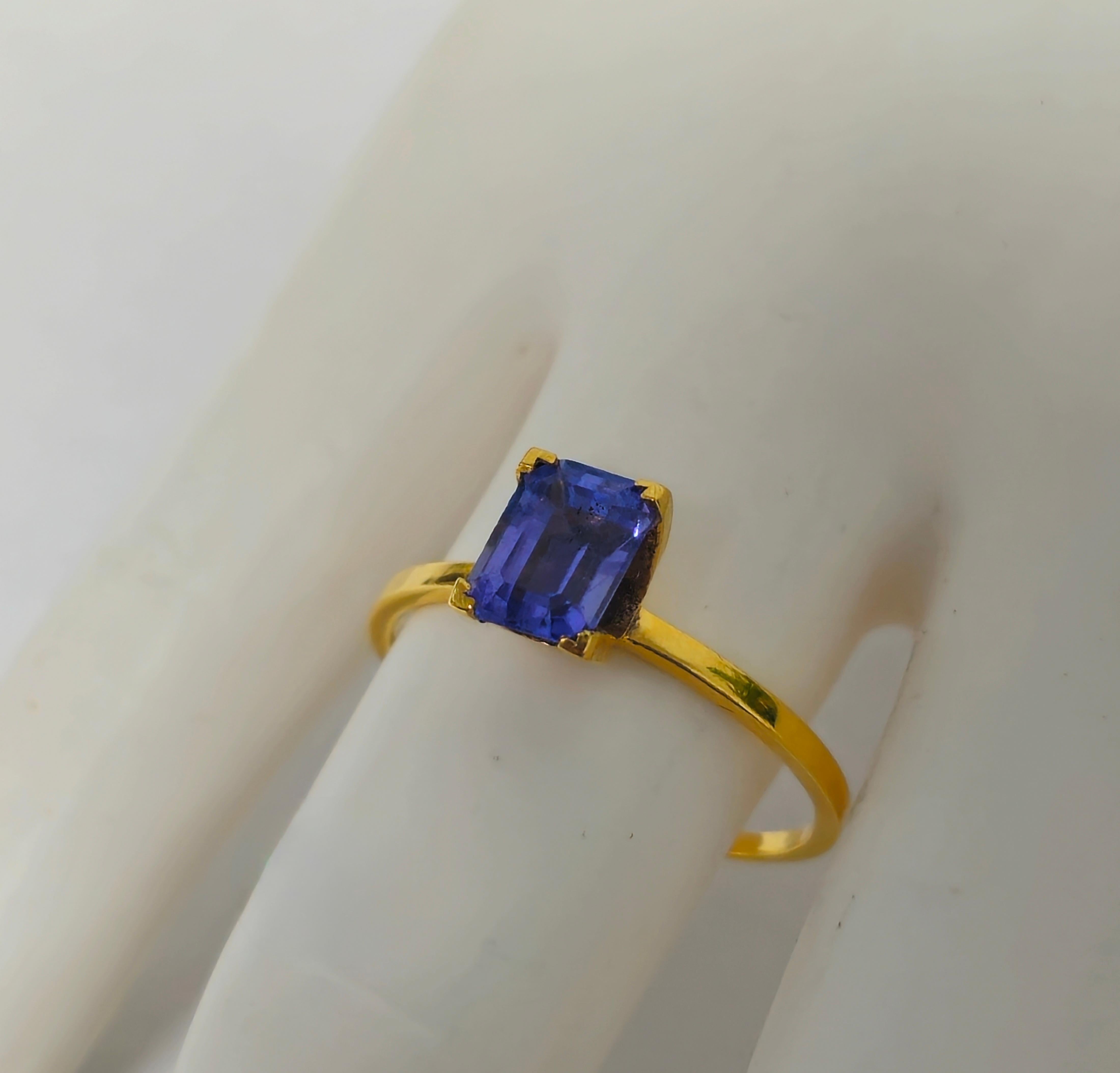 Emerald Cut 2.50 Carat Natural Tanzanite Ring For Womens  For Sale