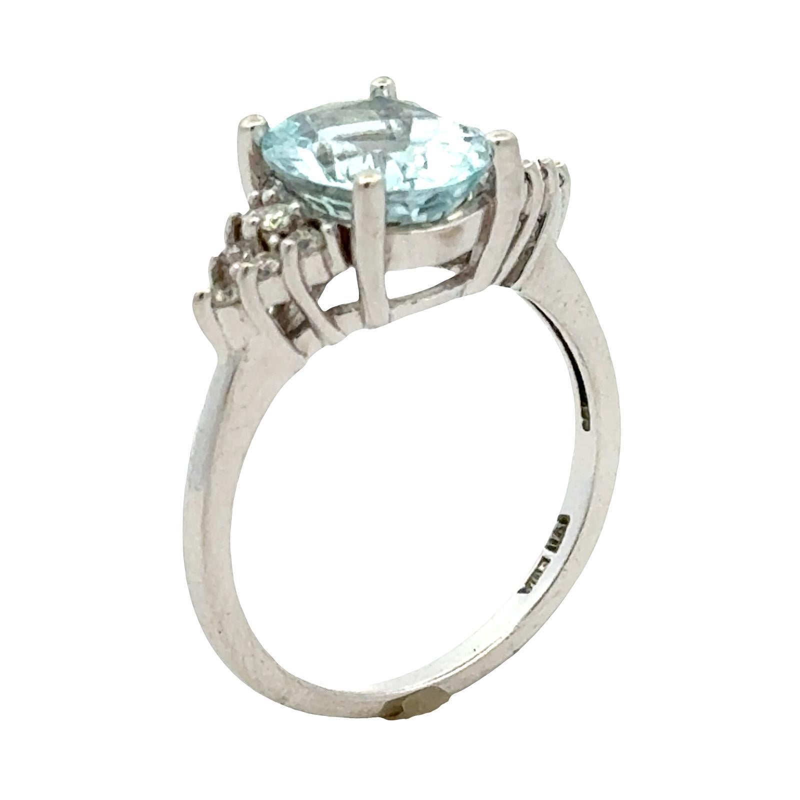 2,50 Karat Oval Aquamarin Diamant 14 Karat Weißgold Vintage Cocktail Ring (Moderne) im Angebot