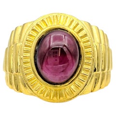 Anillo de Cóctel Solitario con Cabujón Ovalado de Granate de 2,50 Quilates en Oro Amarillo de 24 Kilates
