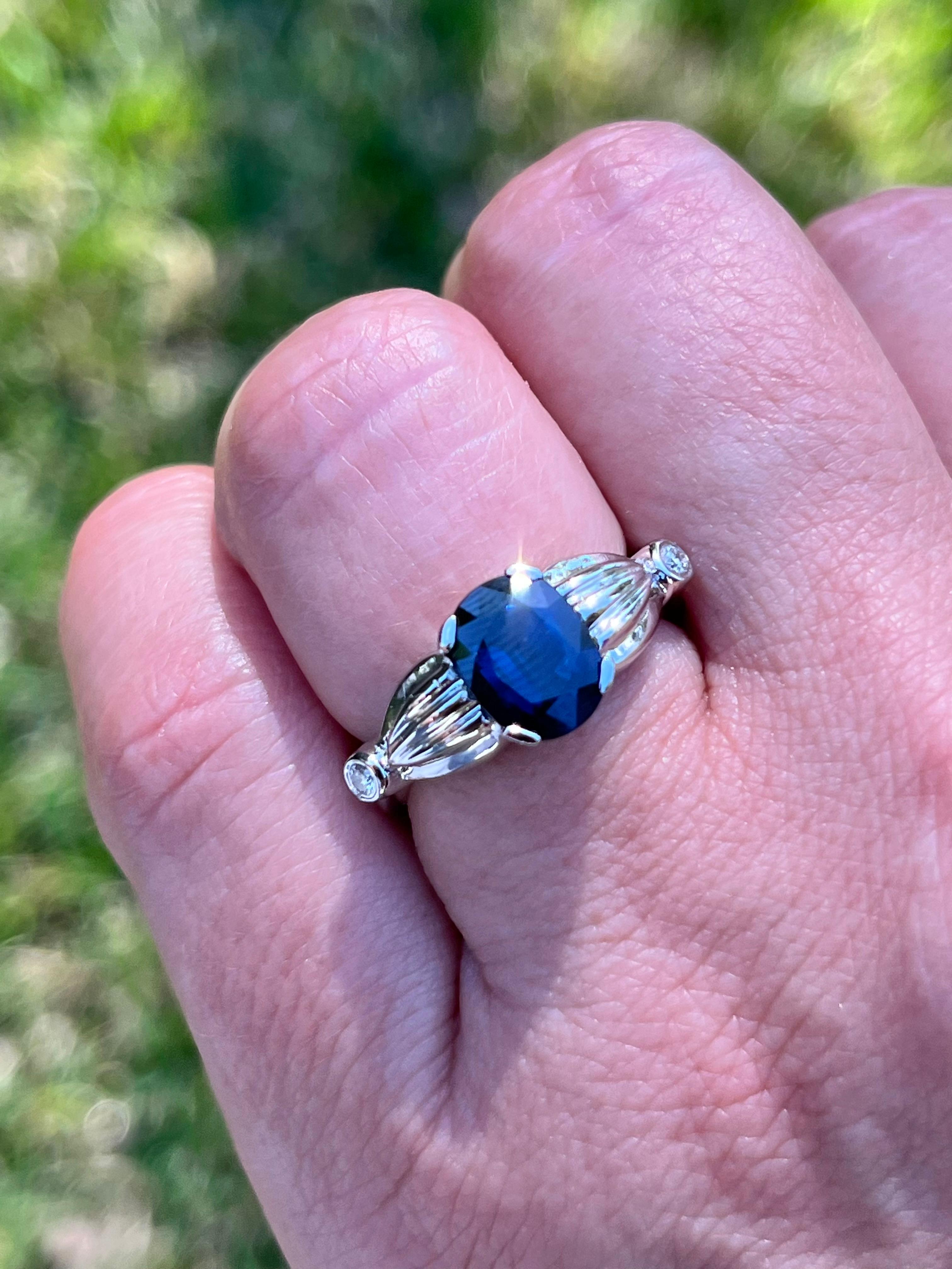 2.50 Carat Oval Cut Blue Sapphire in 14k White Gold Split Open Ring Shank In New Condition For Sale In Miami, FL