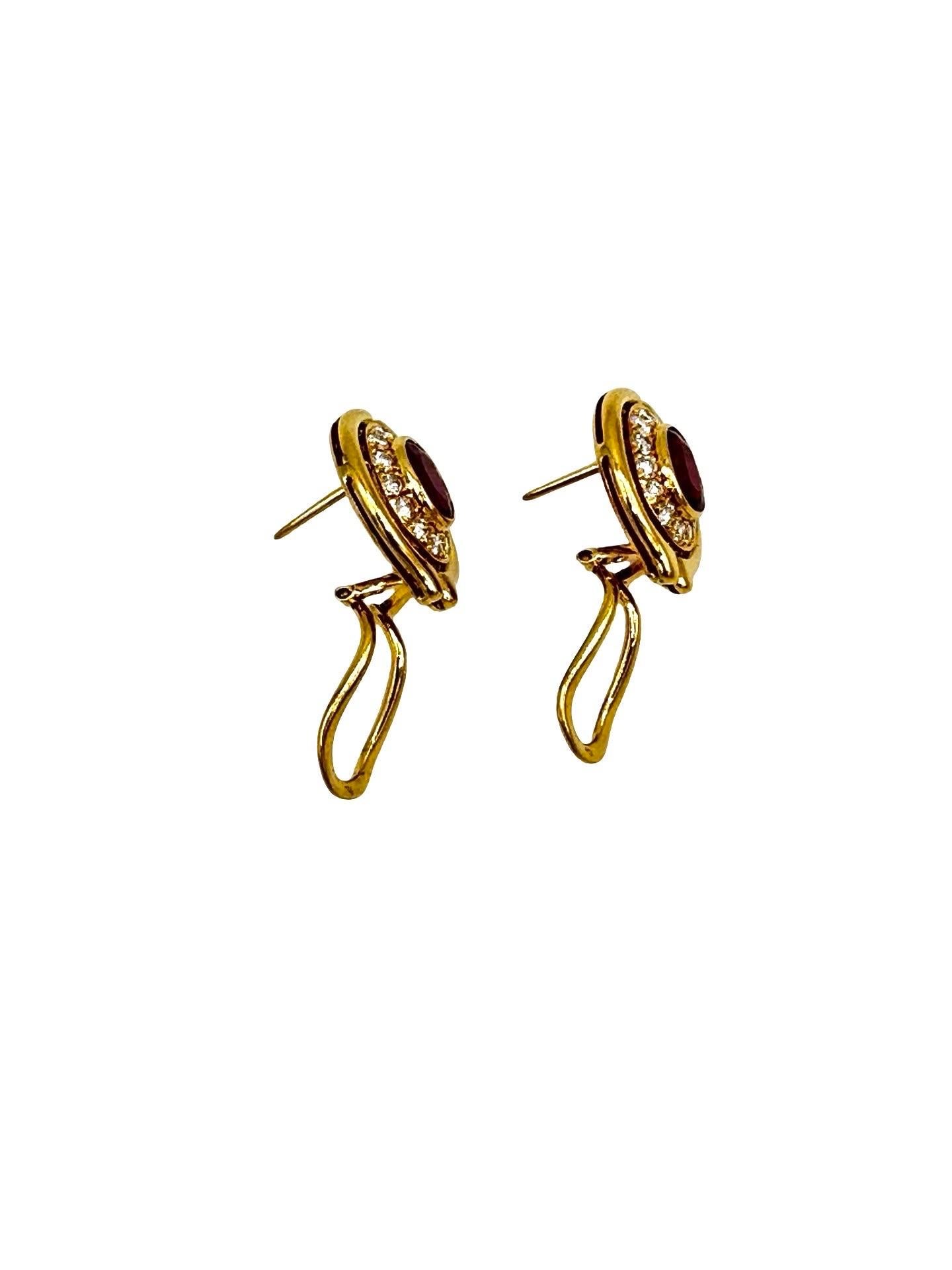 Boucles d'oreilles en or jaune 18K avec rubis thaïlandais ovale de 2,50 carats et diamants en vente 1