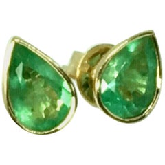 2.50 Carat Pear Cut Colombian Emerald Stud Earrings 18 Karat Yellow Gold