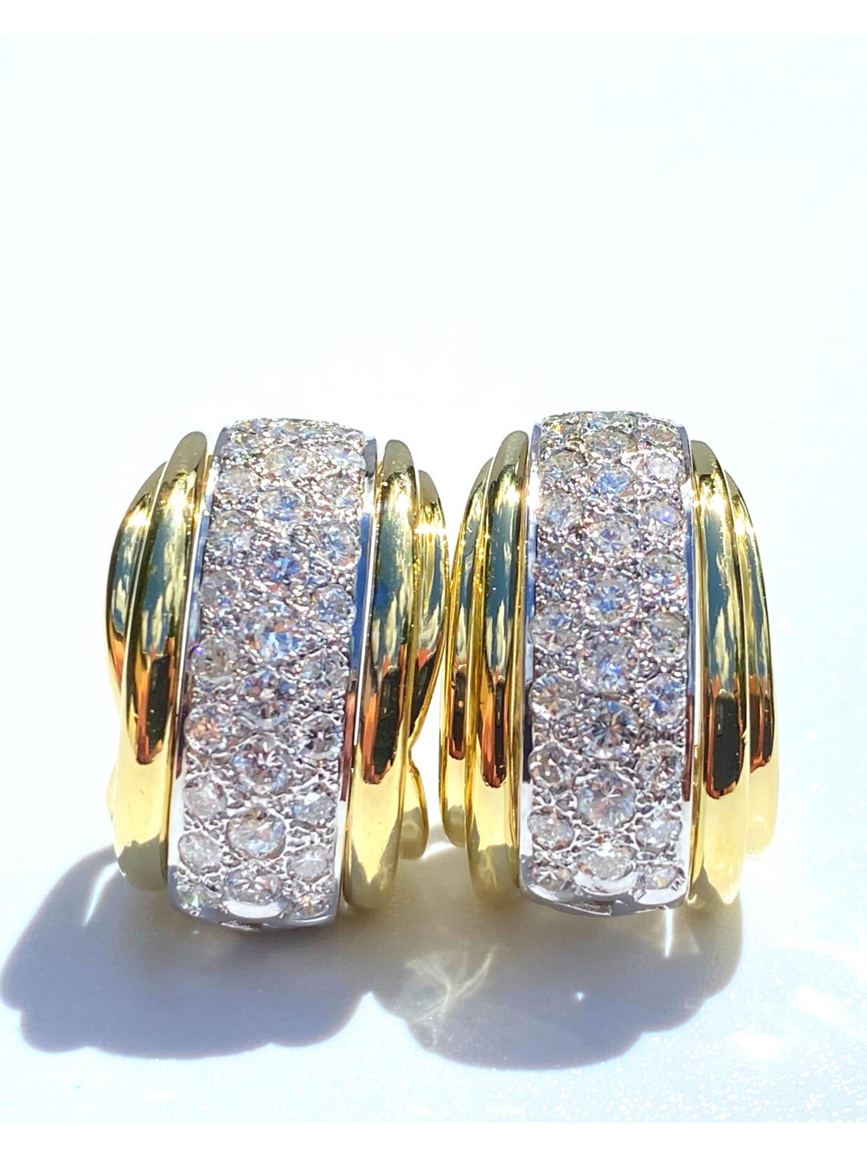Rétro Boucles d'oreilles à levier rétro en or jaune 18 carats et diamants taille ronde brillants de ~2,50 carats en vente