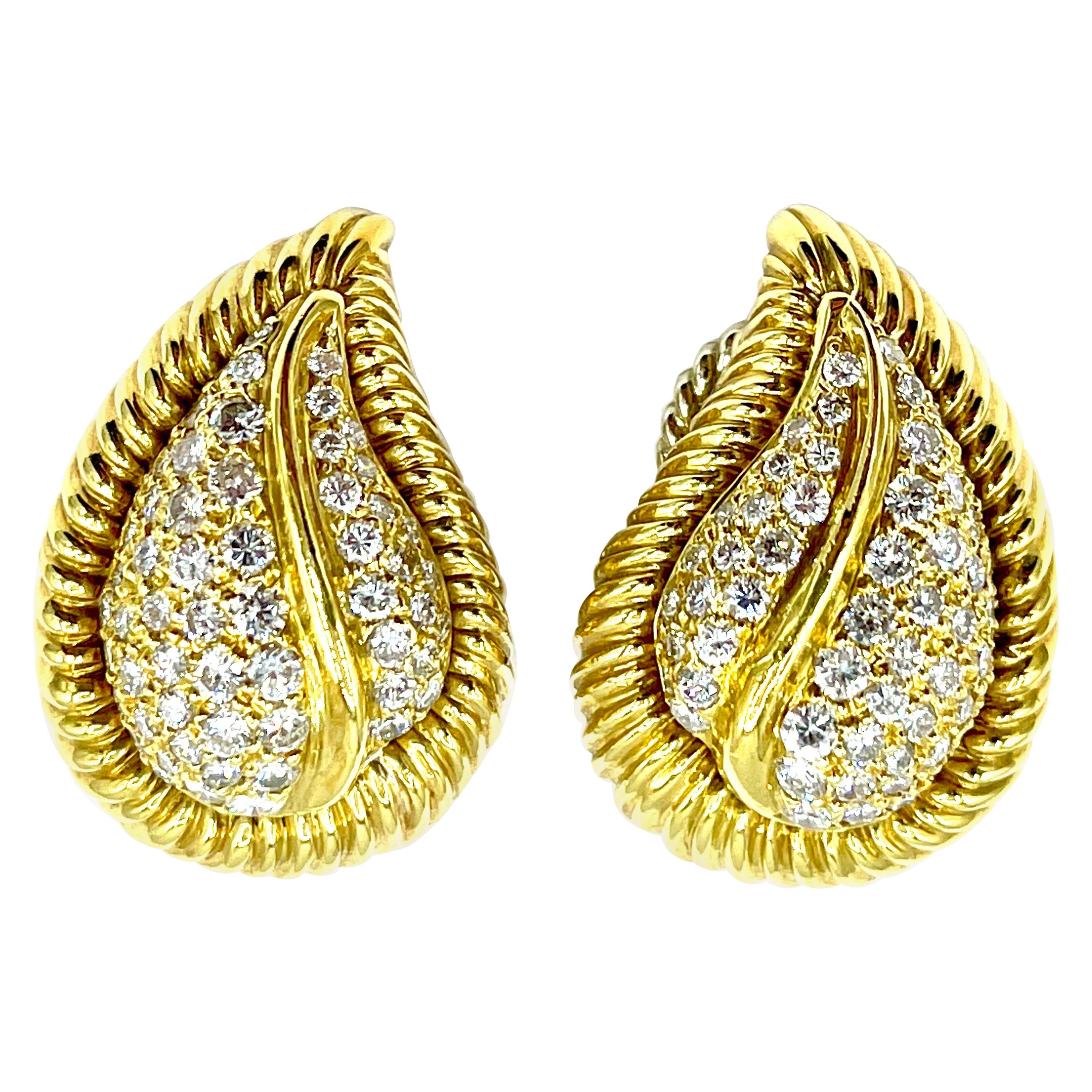 2.50 Carat Round Brilliant Diamond Pave 18 Karat Gold Leaf Clip Earrings