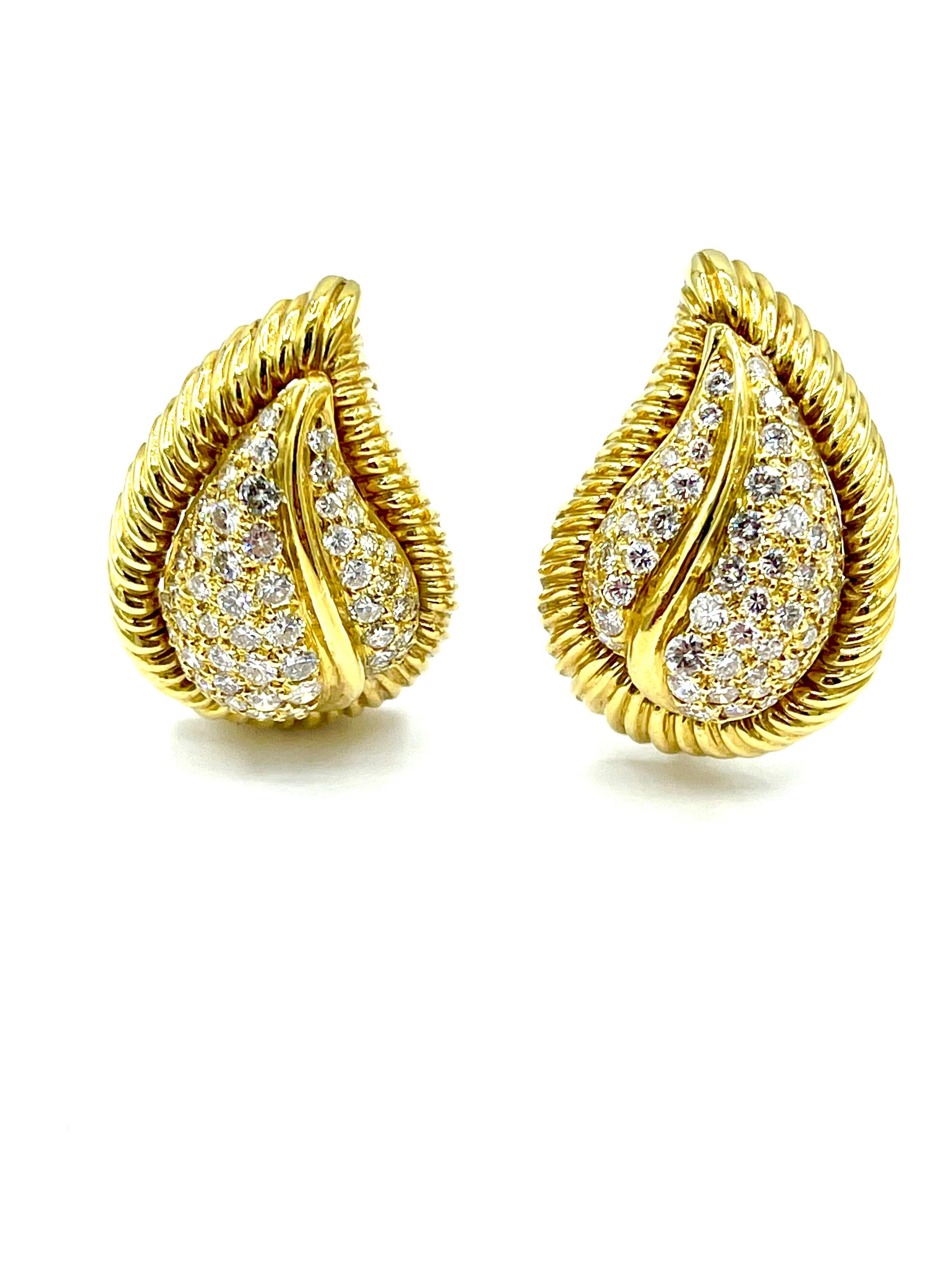 A beautiful pair of pave Diamond and 18K yellow gold leaf clip earrings.  There are a total of 114 round brilliant cut Diamonds for a total weight of 2.50 carats, pave set in a leaf shape with a textured gold border.  The diamonds are G color, VS
