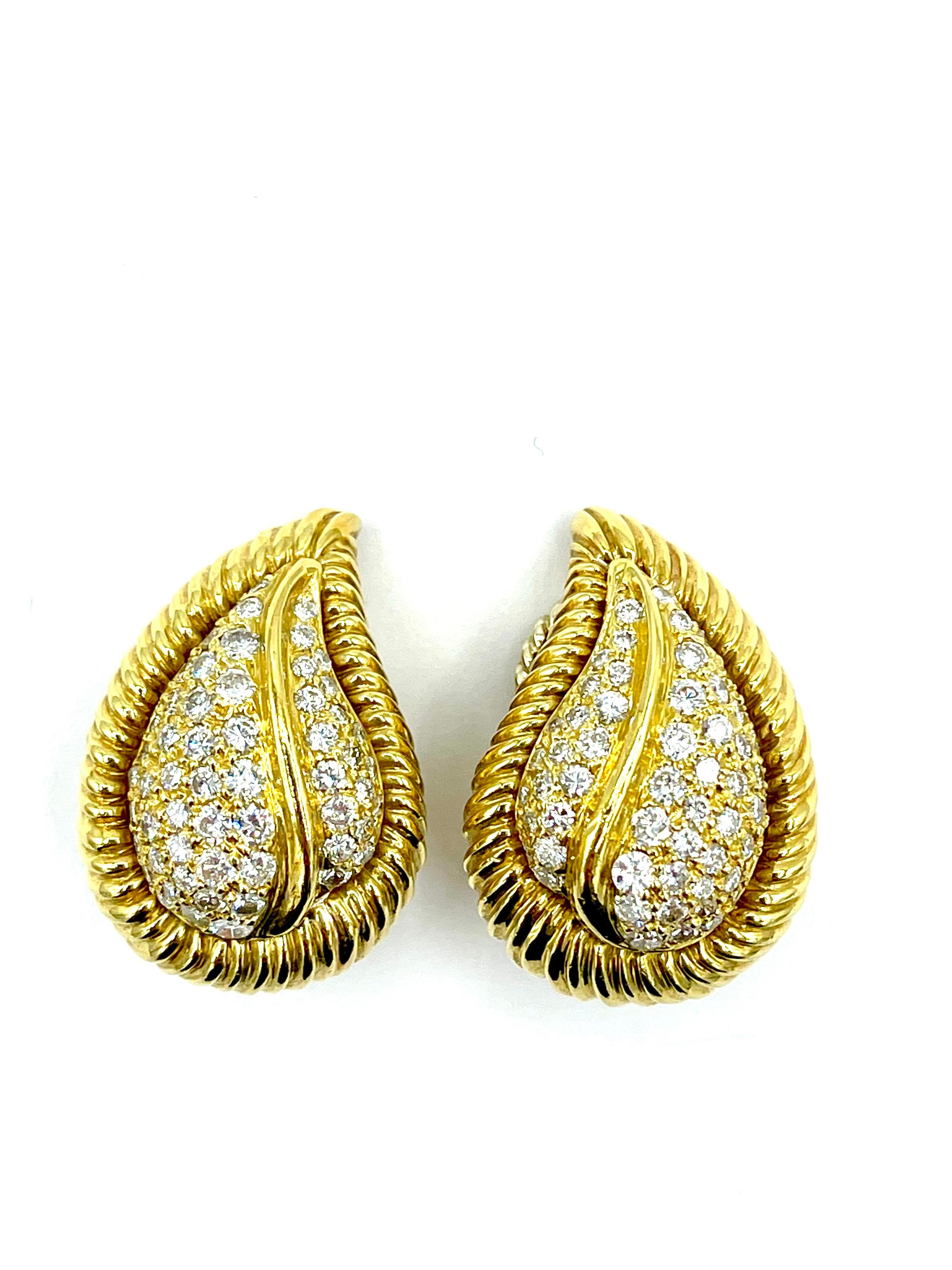 Round Cut 2.50 Carat Round Brilliant Diamond Pave 18 Karat Gold Leaf Clip Earrings For Sale