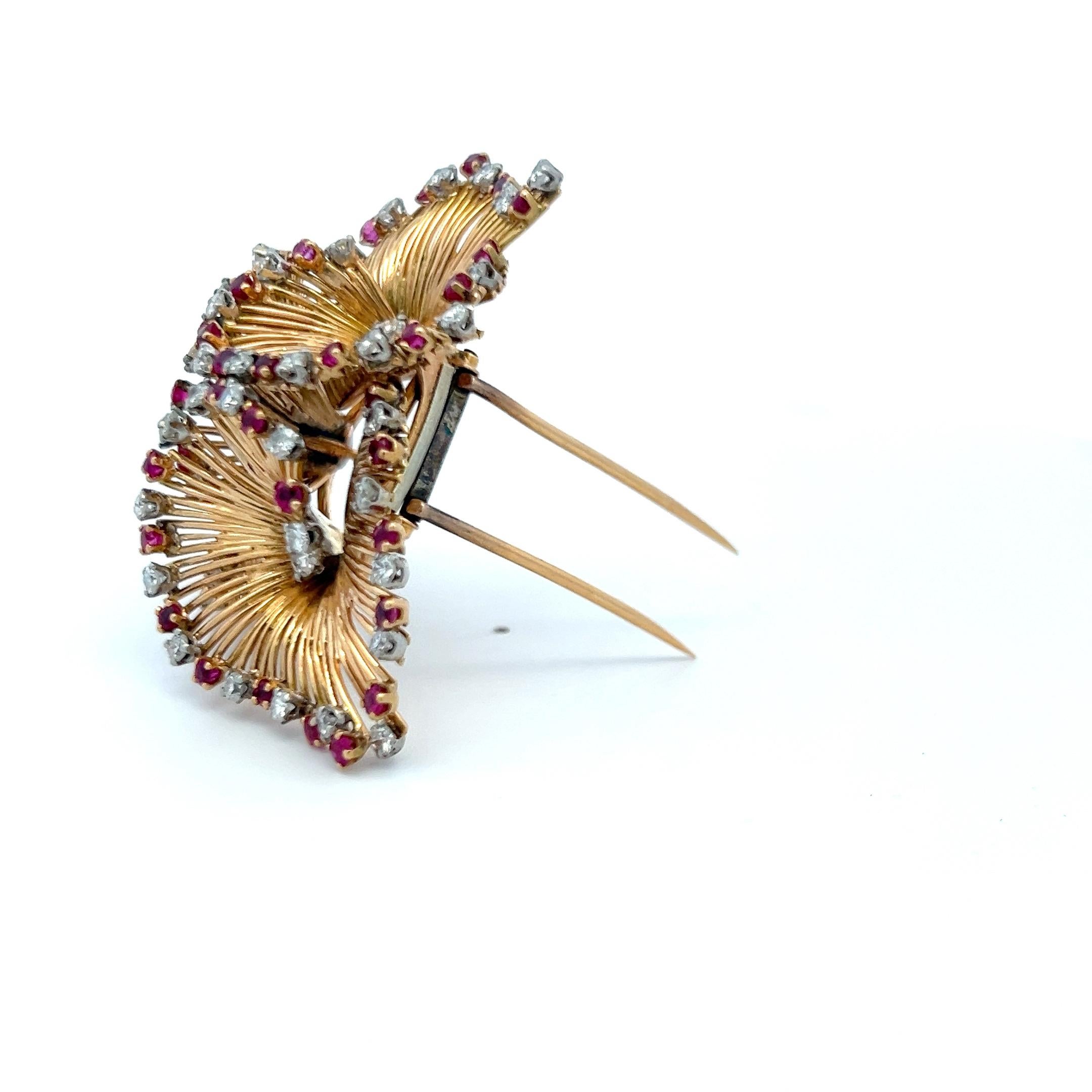 2,50 Karat runder Diamant 1,90 Karat Rubin 18 Karat Gelbgold Pin Brosche im Zustand „Gut“ im Angebot in New York, NY