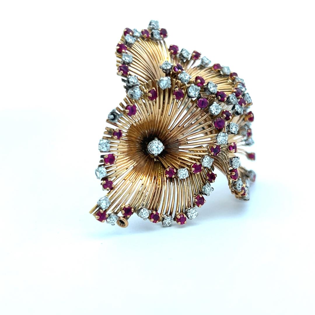 2,50 Karat runder Diamant 1,90 Karat Rubin 18 Karat Gelbgold Pin Brosche im Angebot 1