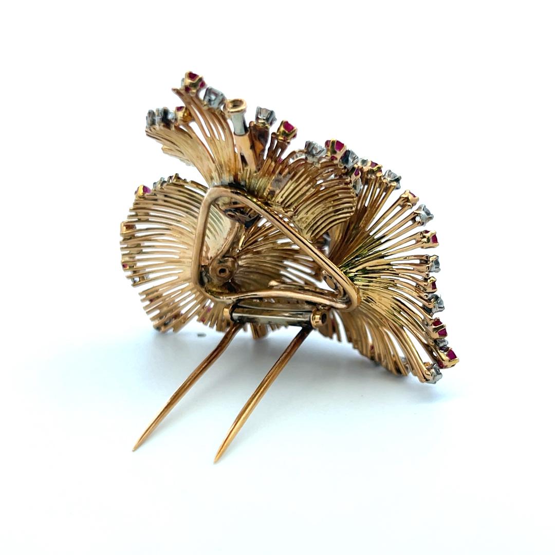 2,50 Karat runder Diamant 1,90 Karat Rubin 18 Karat Gelbgold Pin Brosche im Angebot 3