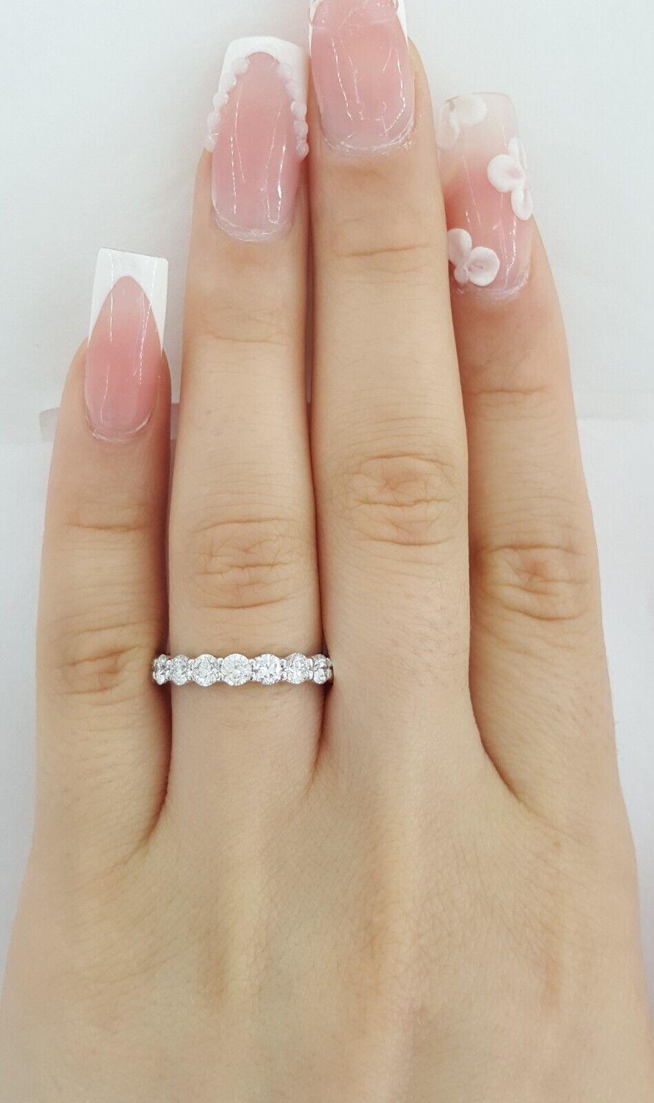 Contemporaneo Anello a fascia con diamante rotondo da 2.50 carati in vendita