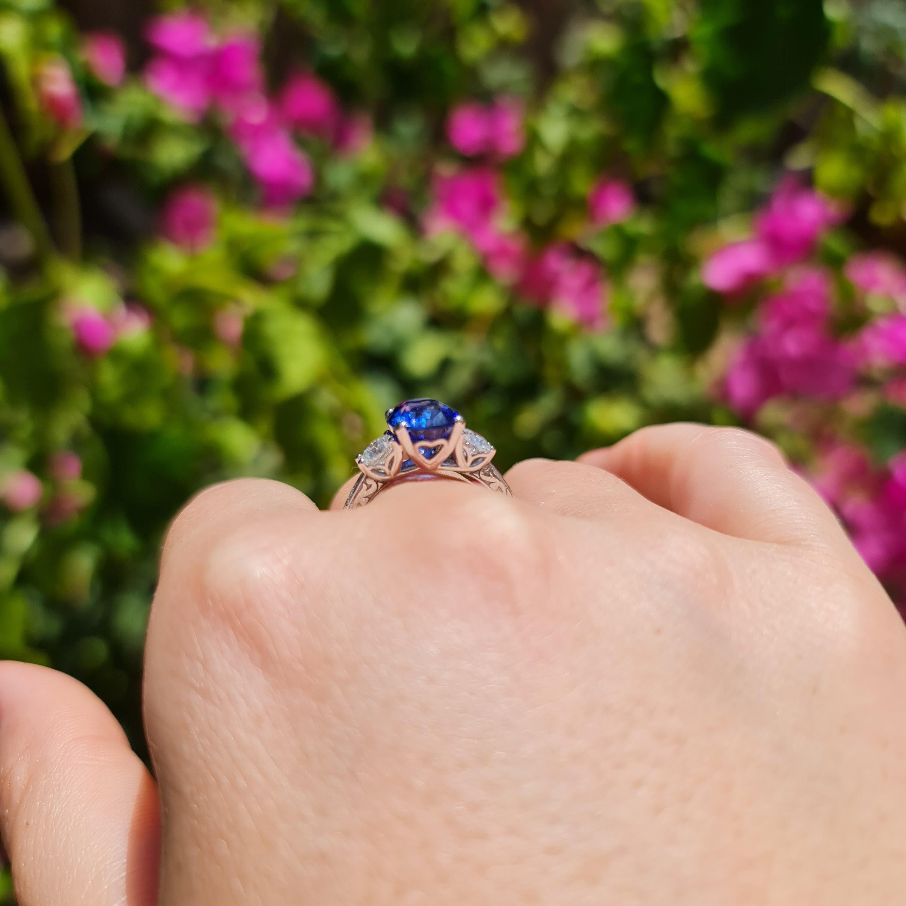 2.50 carat sapphire 0.80 carat natural diamonds statement ing For Sale 6