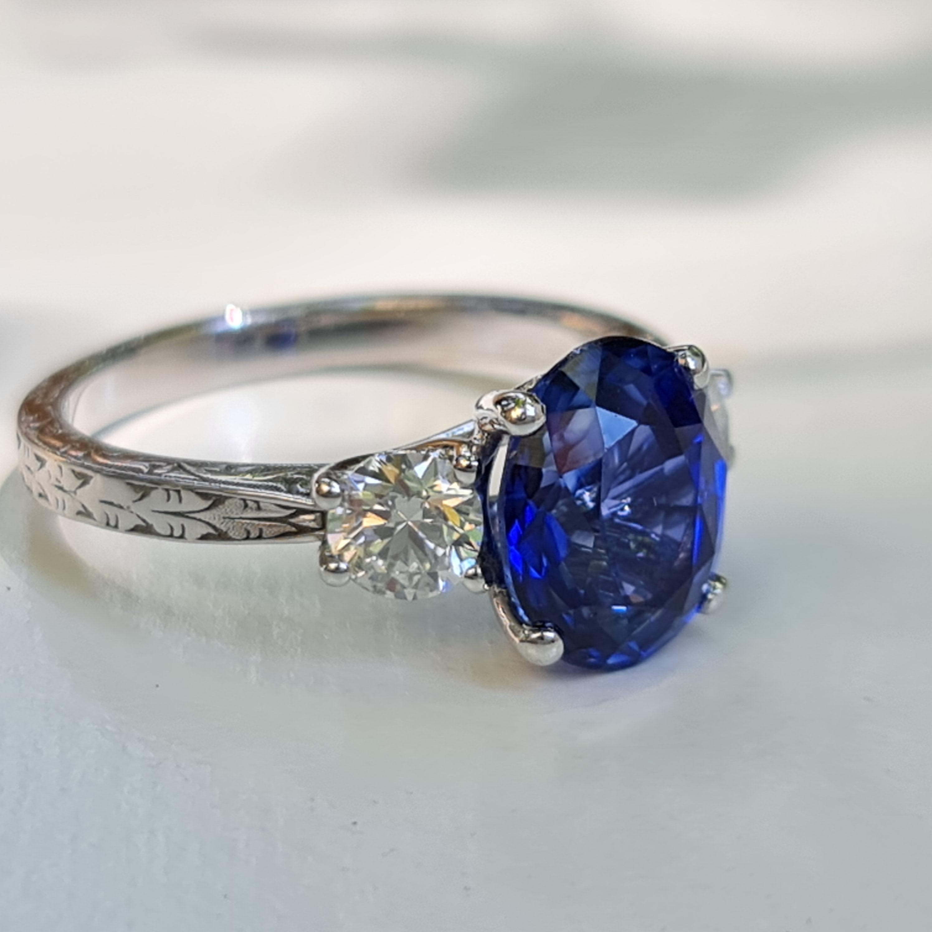 2.50 carat sapphire 0.80 carat natural diamonds statement ing In New Condition For Sale In Ramat Gan, IL