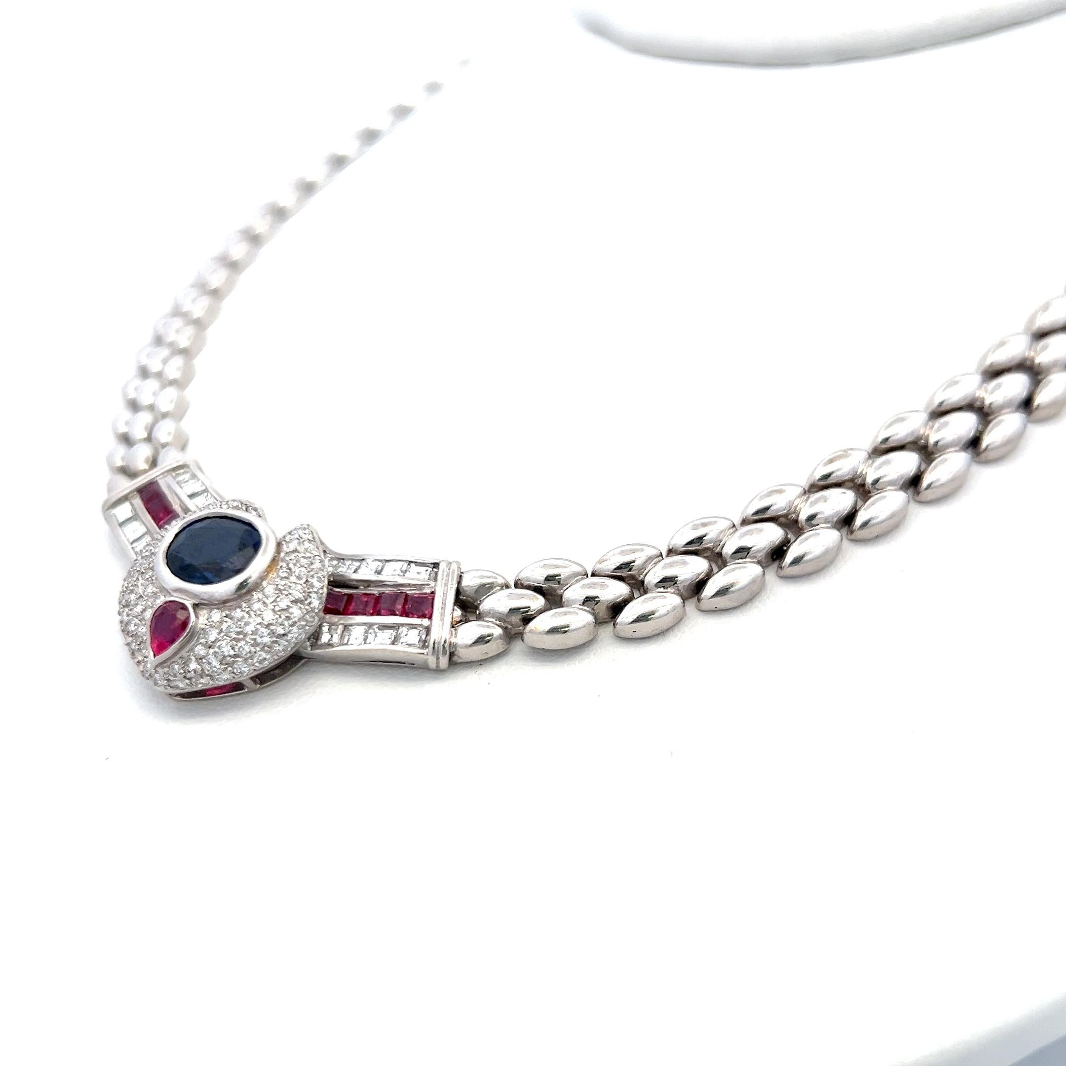 Titre :
2.50 Carat Oval Shape Sapphire 2.22 Carat Emerald Cut G VS1 and Round Brilliant H SI1 Diamond 1.05 Carat Asscher Cut and Pear Shape Ruby 18 Karat White Gold Link Necklace
Le style :
Lien
Métal :
Or blanc 18 carats
Pierre précieuse 1 :
2.5