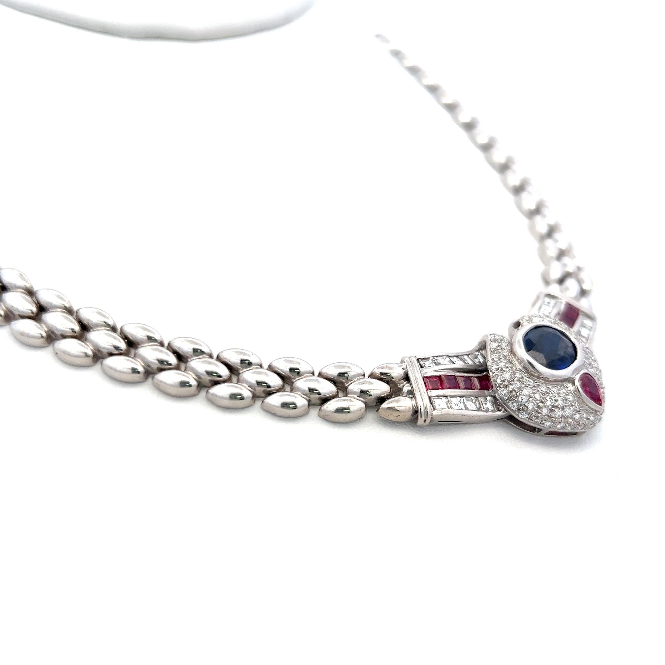 Taille ovale 2.50 Carat Sapphire 2.22 Carat Diamond 1.05 Carat Ruby 18K WG Link Necklace en vente