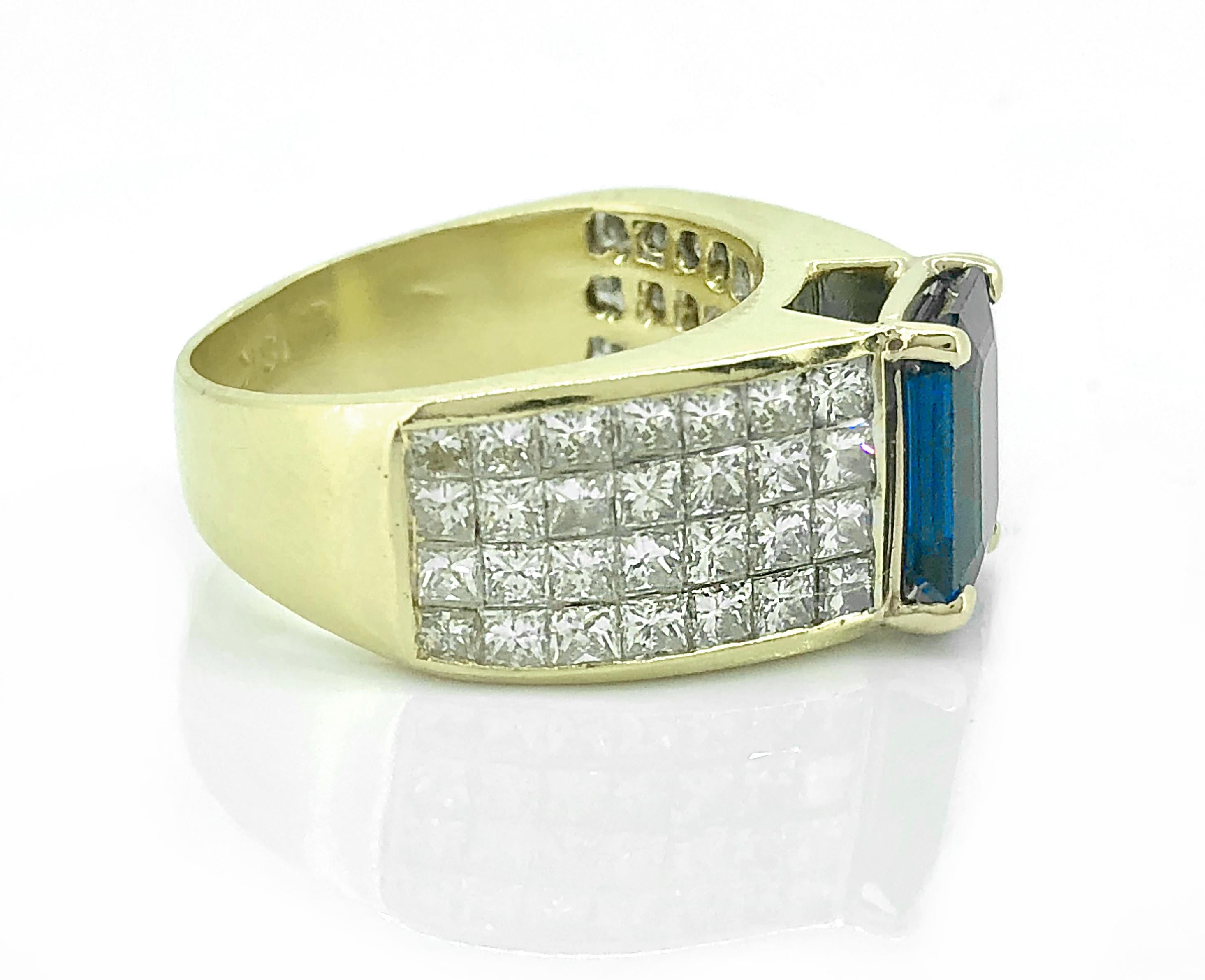 Modern 2.50 Carat Sapphire and Diamond Engagement Fashion Ring 18 Karat Yellow Gold