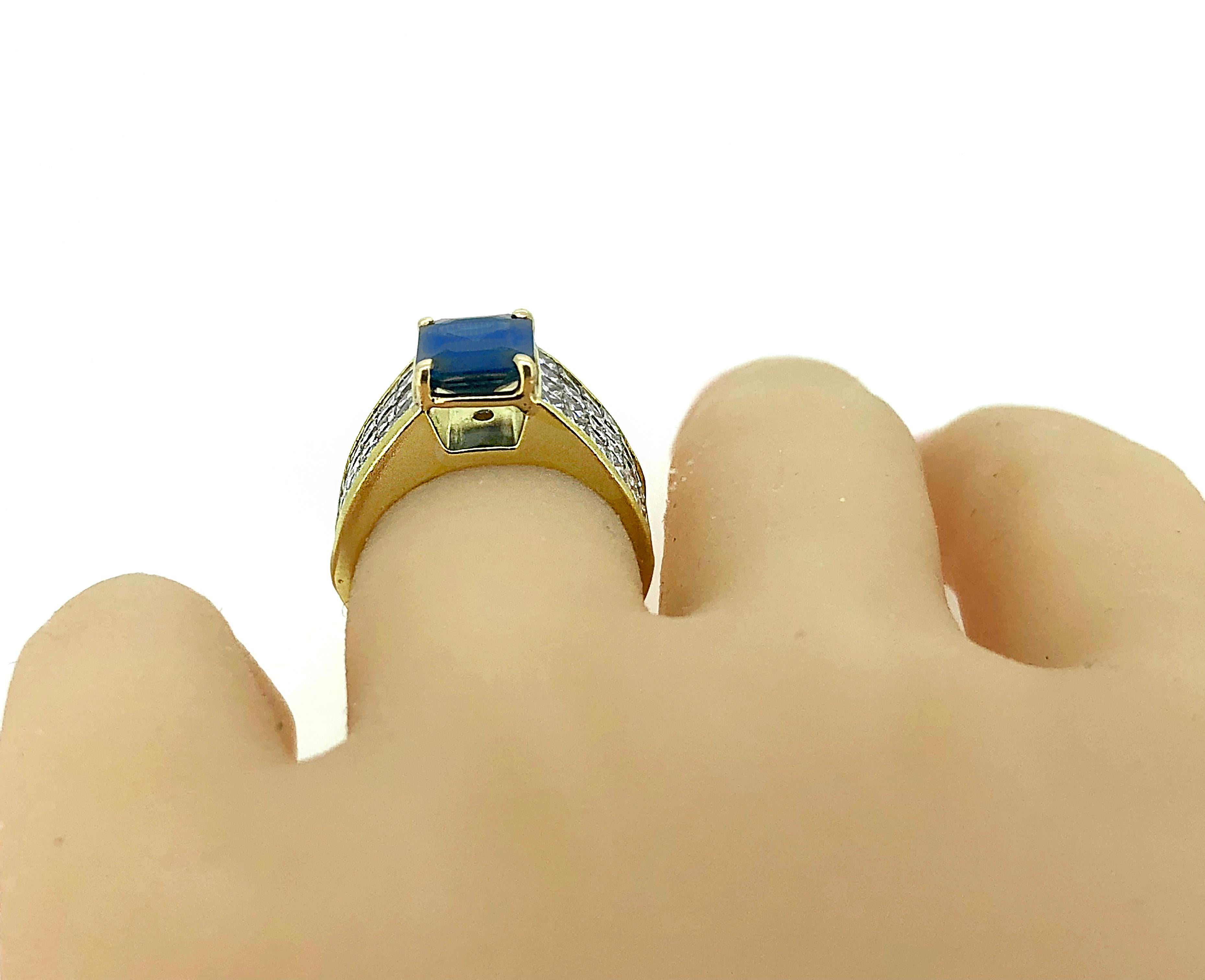 Women's or Men's 2.50 Carat Sapphire and Diamond Engagement Fashion Ring 18 Karat Yellow Gold