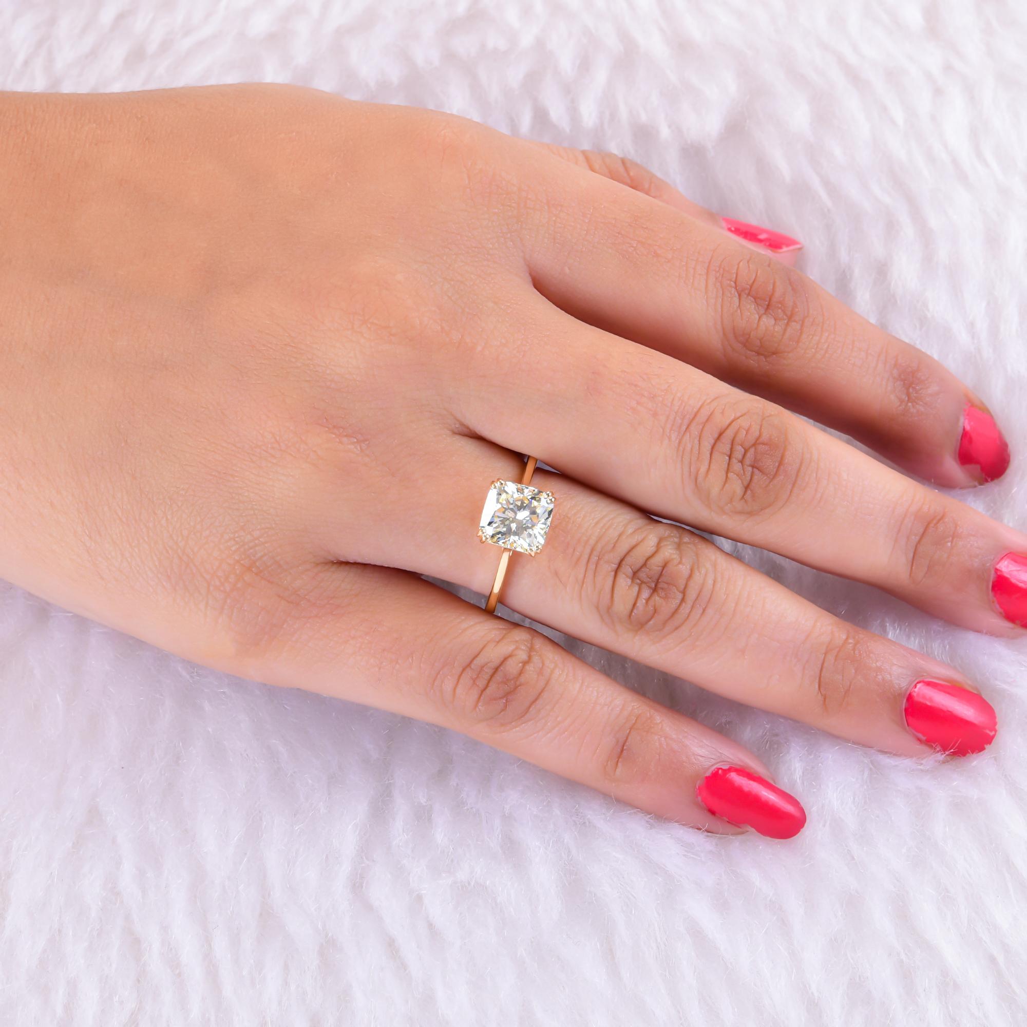 2.50 Carat SI/H Solitaire Cushion Cut Diamond Wedding Ring 14 Karat Yellow Gold In New Condition For Sale In Diera, Dubai