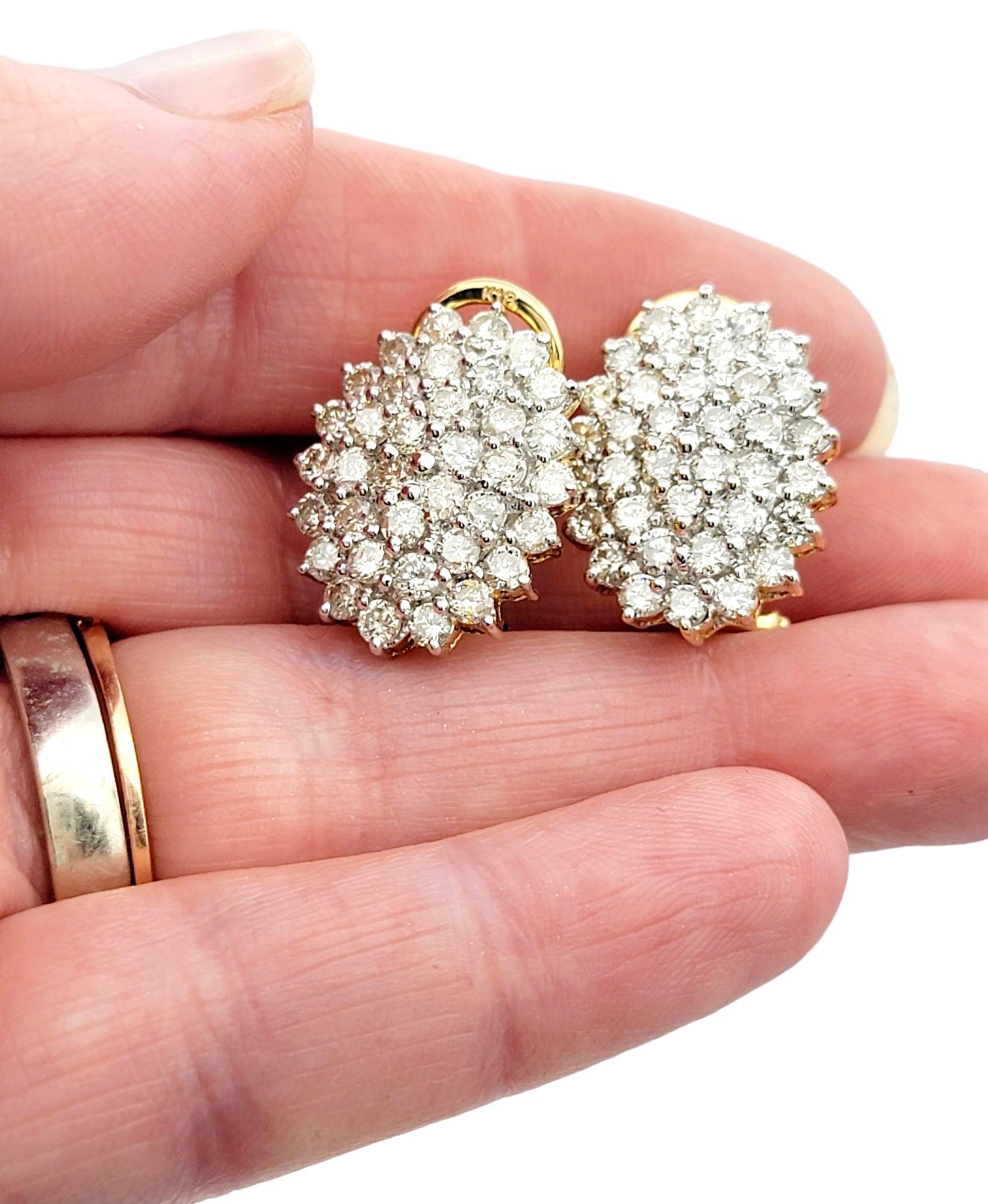Ovale Cluster-Ohrringe aus 18 Karat Gelbgold mit 2,50 Karat runden Diamanten im Gesamtgewicht im Angebot 1