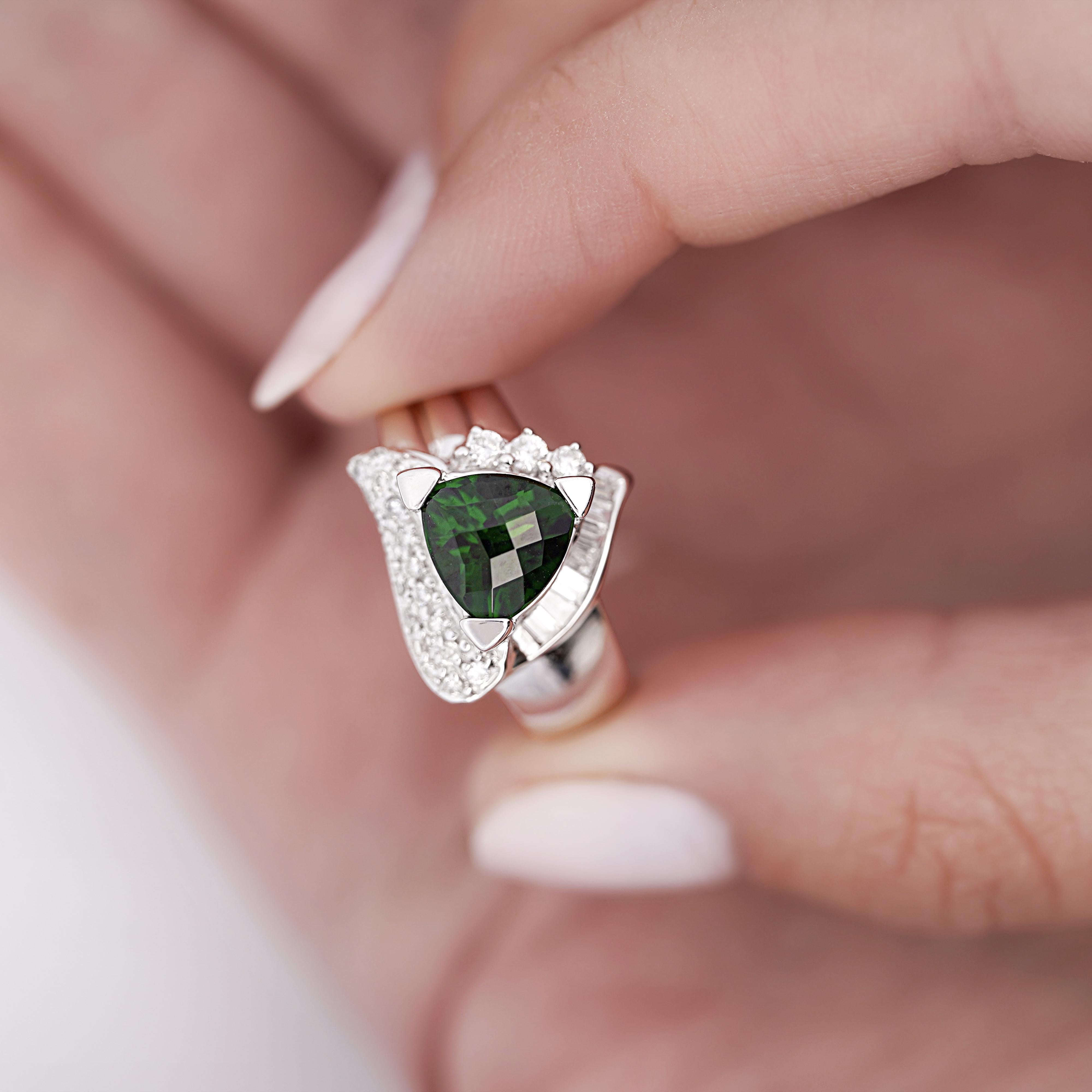 Trillion Cut 2.50 Carat Triangle Checkerboard Tsavorite & Diamond White Gold Statement Ring For Sale