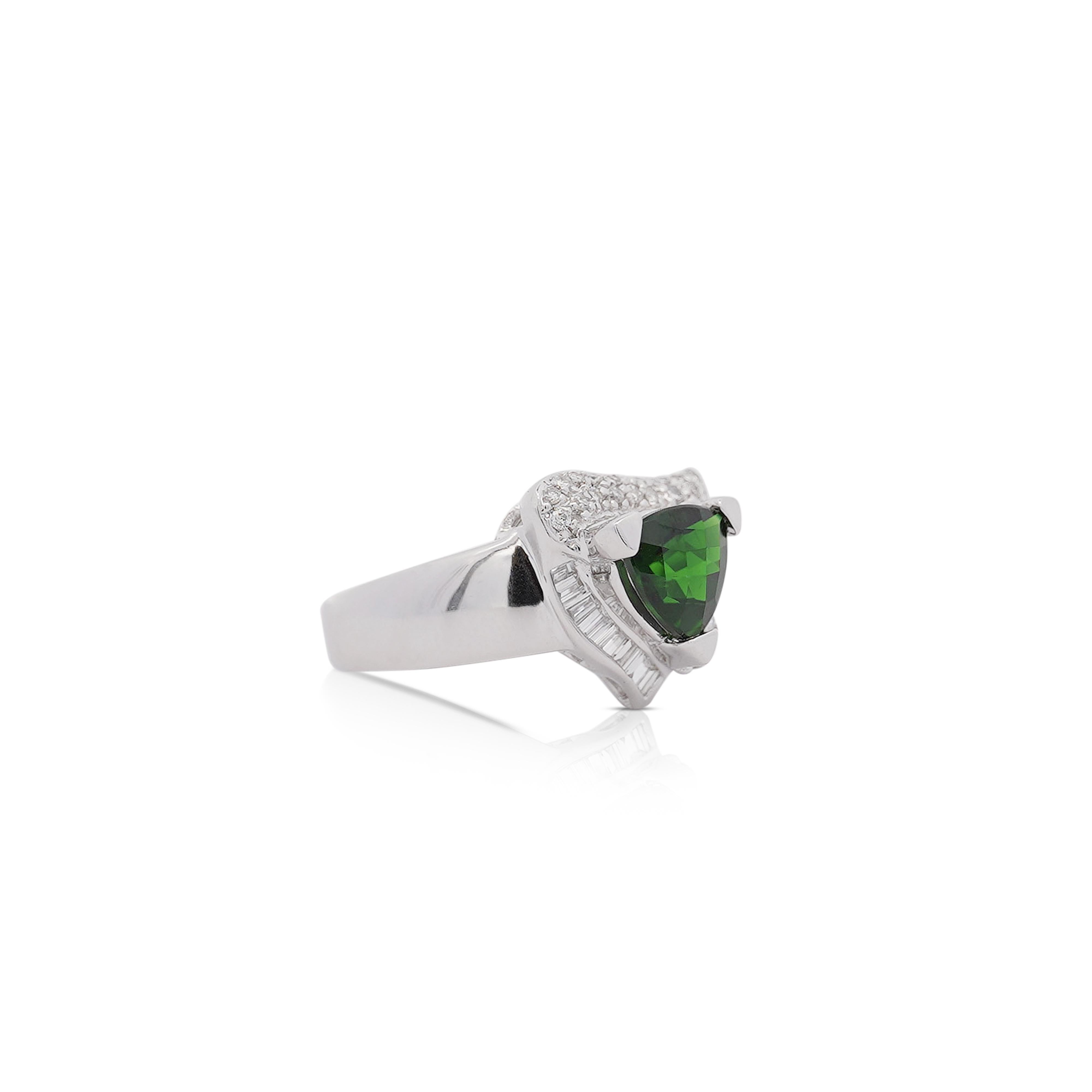 2.50 Carat Triangle Checkerboard Tsavorite & Diamond White Gold Statement Ring In New Condition For Sale In Miami, FL