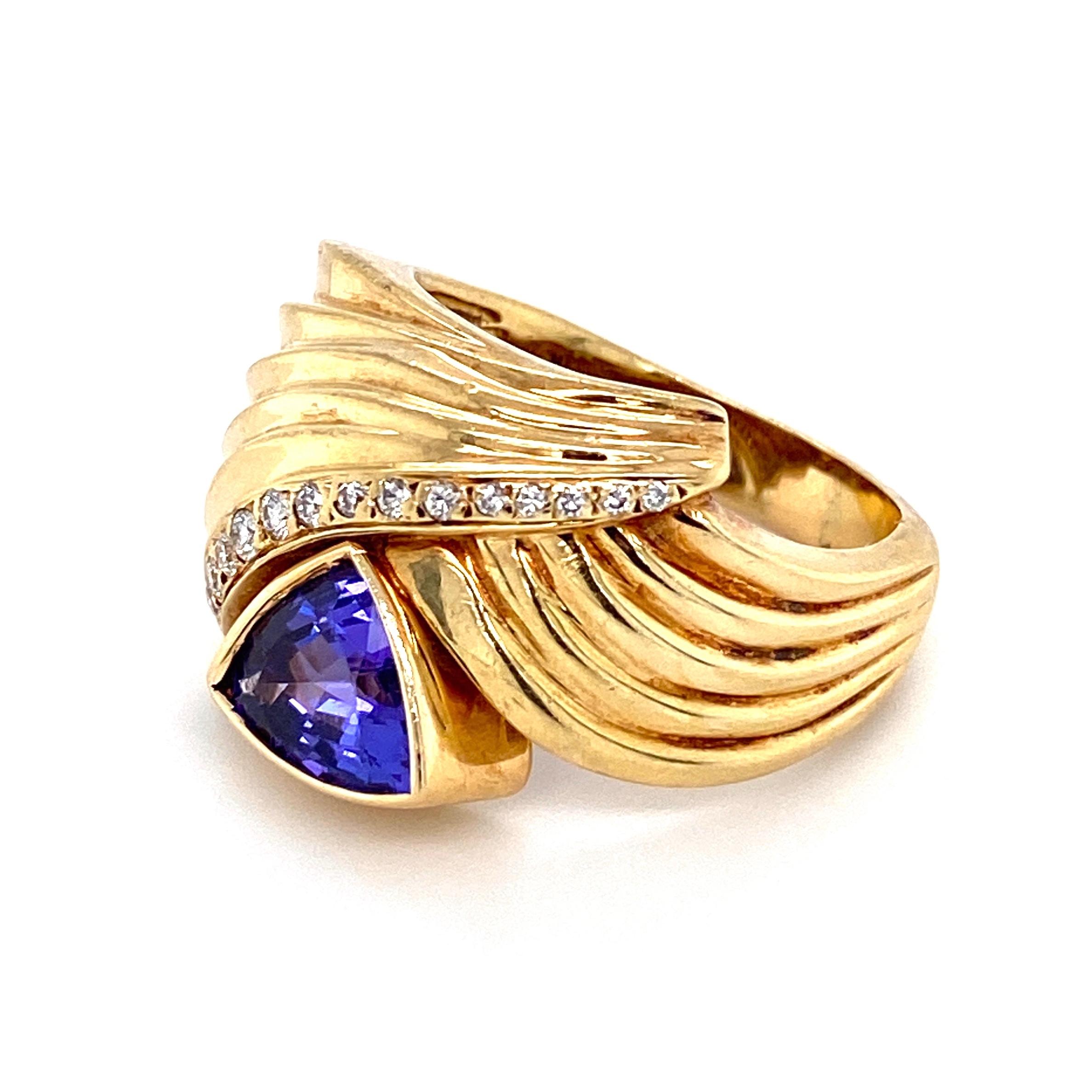 Women's Vintage 2.50 Carat Trillion Tanzanite and Diamond Gold Ring Estate Fine Jewelry