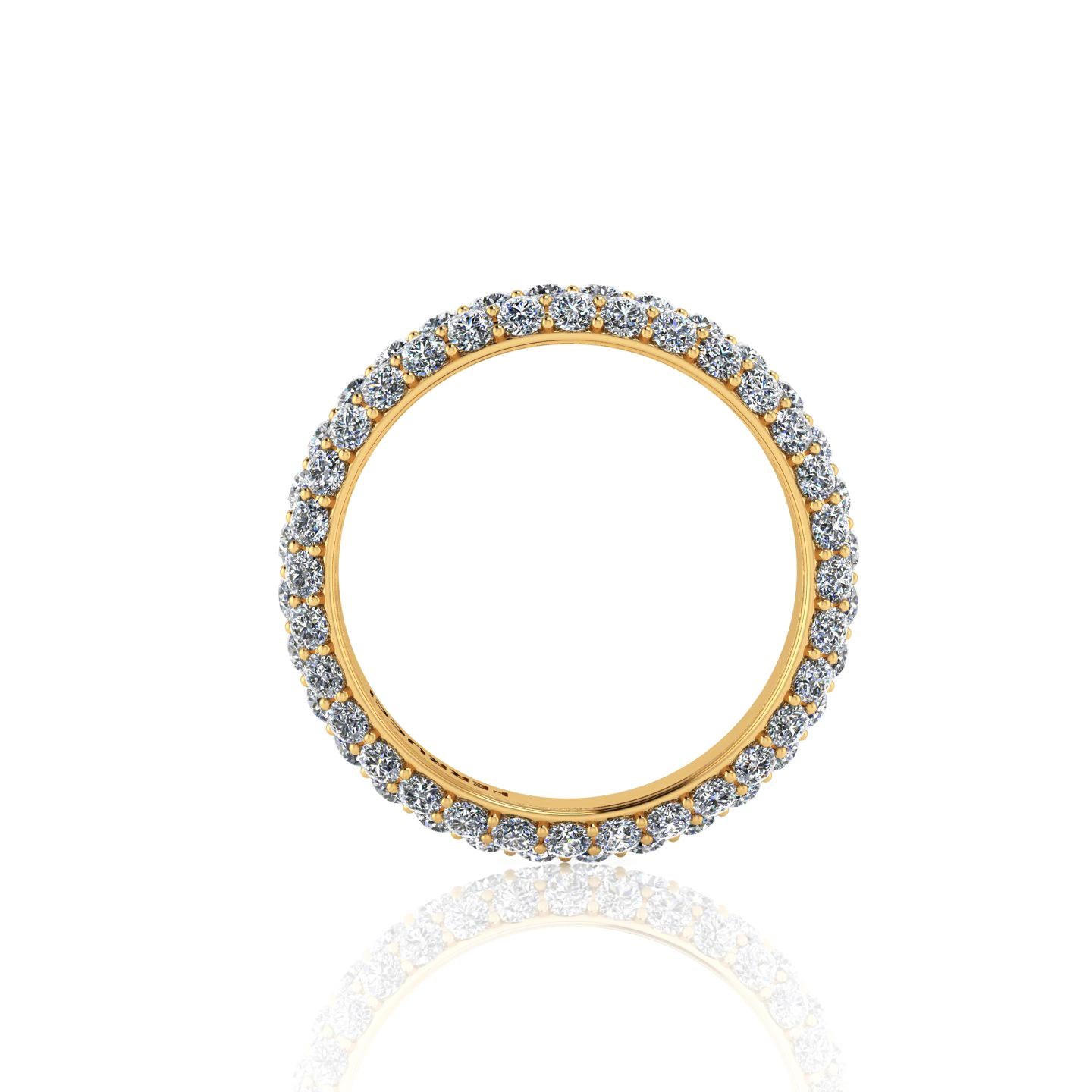 Taille ronde Bague pavée de diamants blancs de 2,50 carats en or jaune 18 carats en vente
