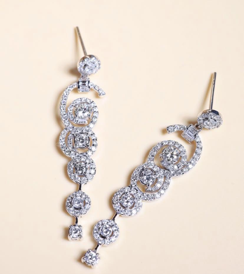 Round Cut 2.boucles d'oreilles en or 18K avec 50 carats de diamants en vente