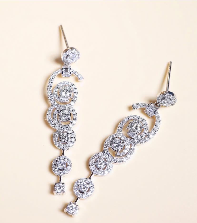 2.boucles d'oreilles en or 18K avec 50 carats de diamants Neuf - En vente à New Delhi, Delhi