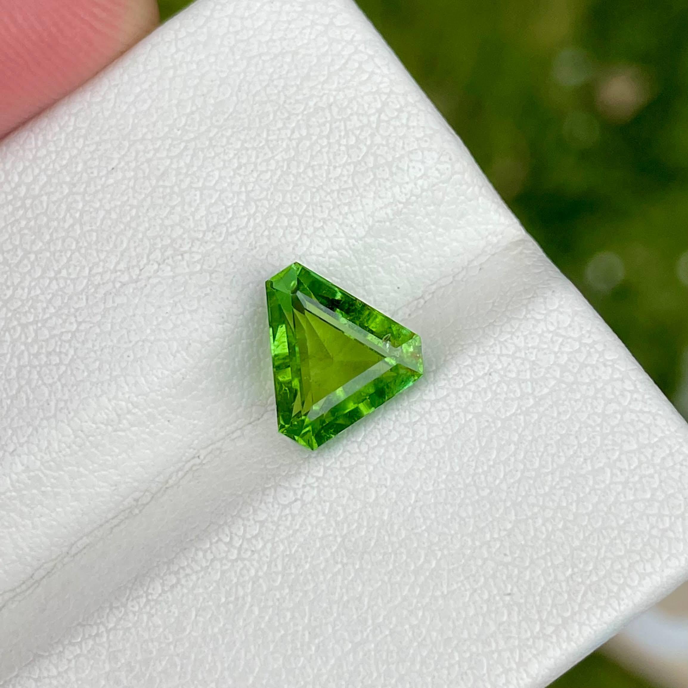 2.50 Carats Green Loose Tourmaline Stone Trillion Cut Natural Nigerian Gemstone For Sale 1
