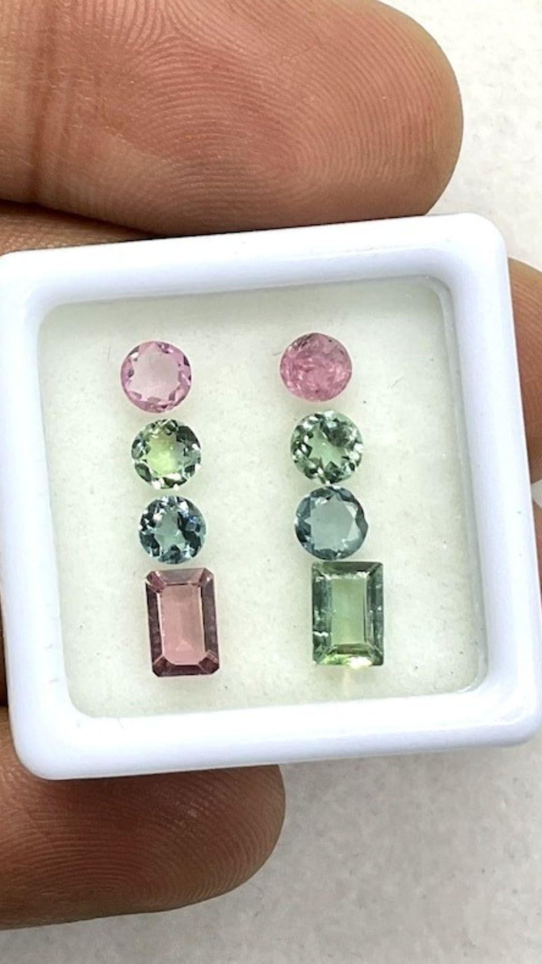 Edelstein - Turmalin
Gewicht- 2,5 Karat
Form - rund , Baguette
Größe - 4 bis 6x4 MM
Stücke - 8