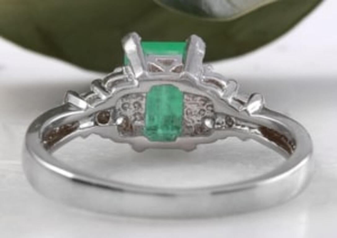2.50 Carat Natural Emerald and Diamond 14 Karat Solid White Gold Ring In New Condition For Sale In Los Angeles, CA