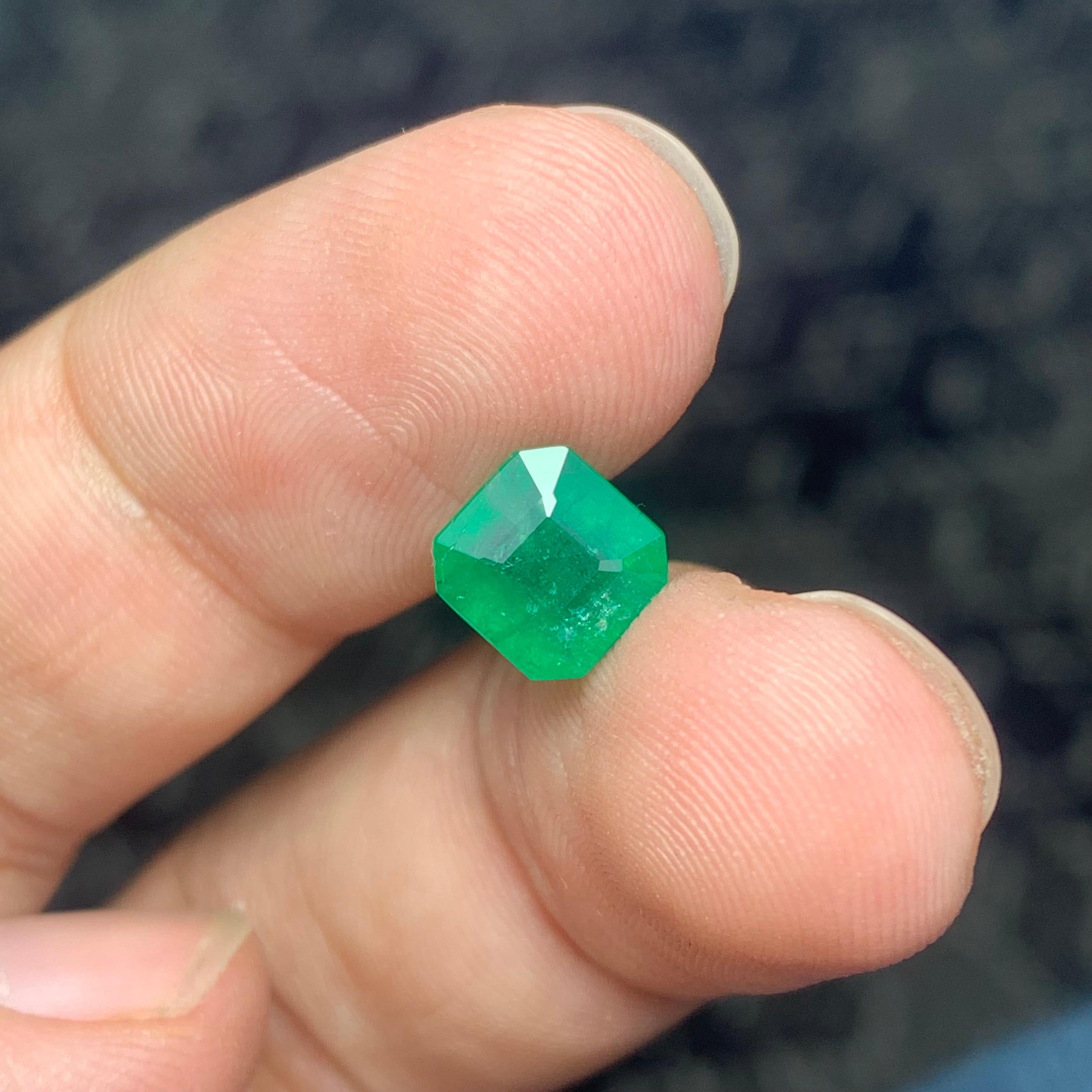 2,50 Karat natürlicher loser grüner Smaragd aus Sambia Mine Oktagon Ring Edelstein im Zustand „Neu“ im Angebot in Peshawar, PK