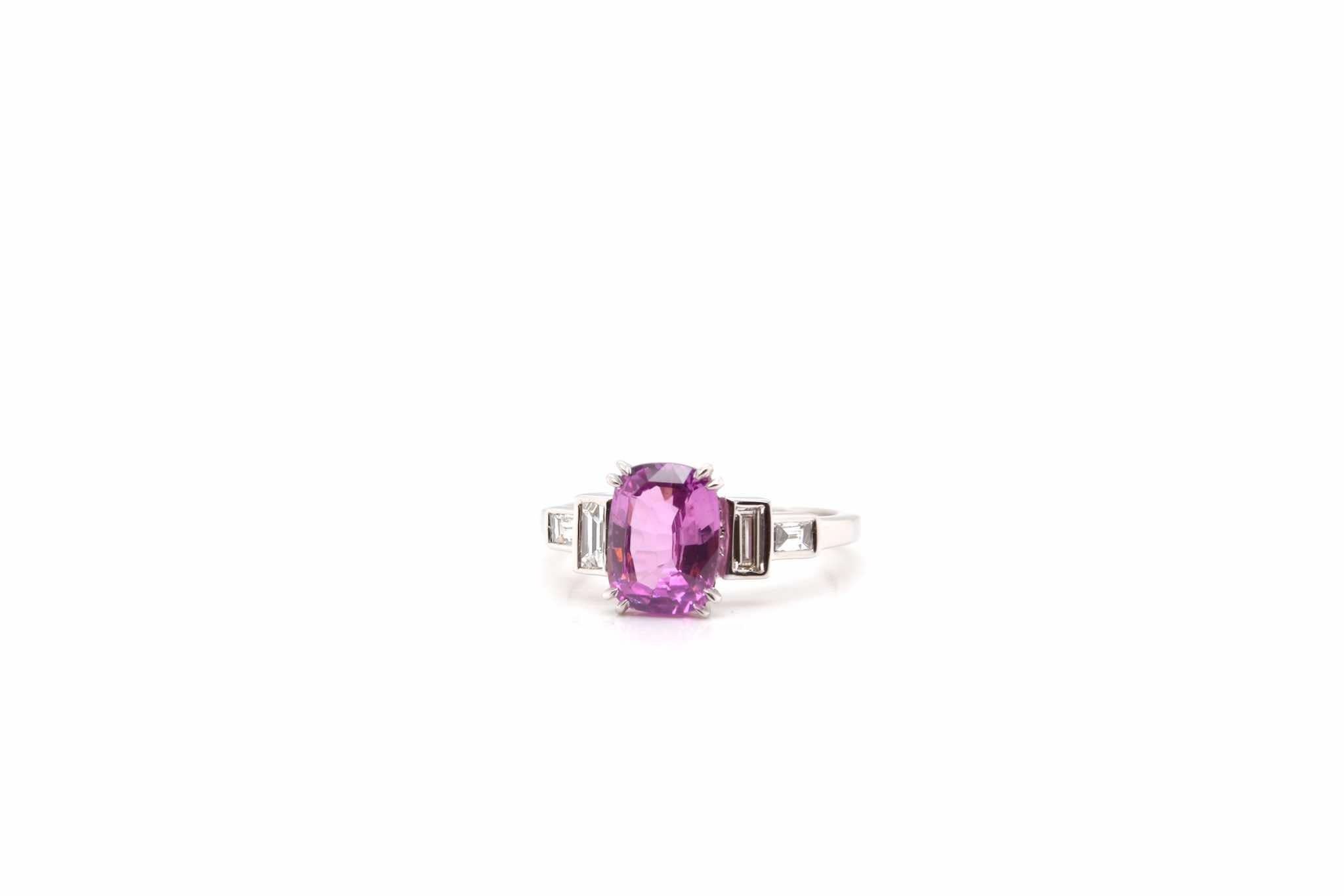 Oval Cut 2.50 carats pink sapphire and baguette diamonds ring For Sale