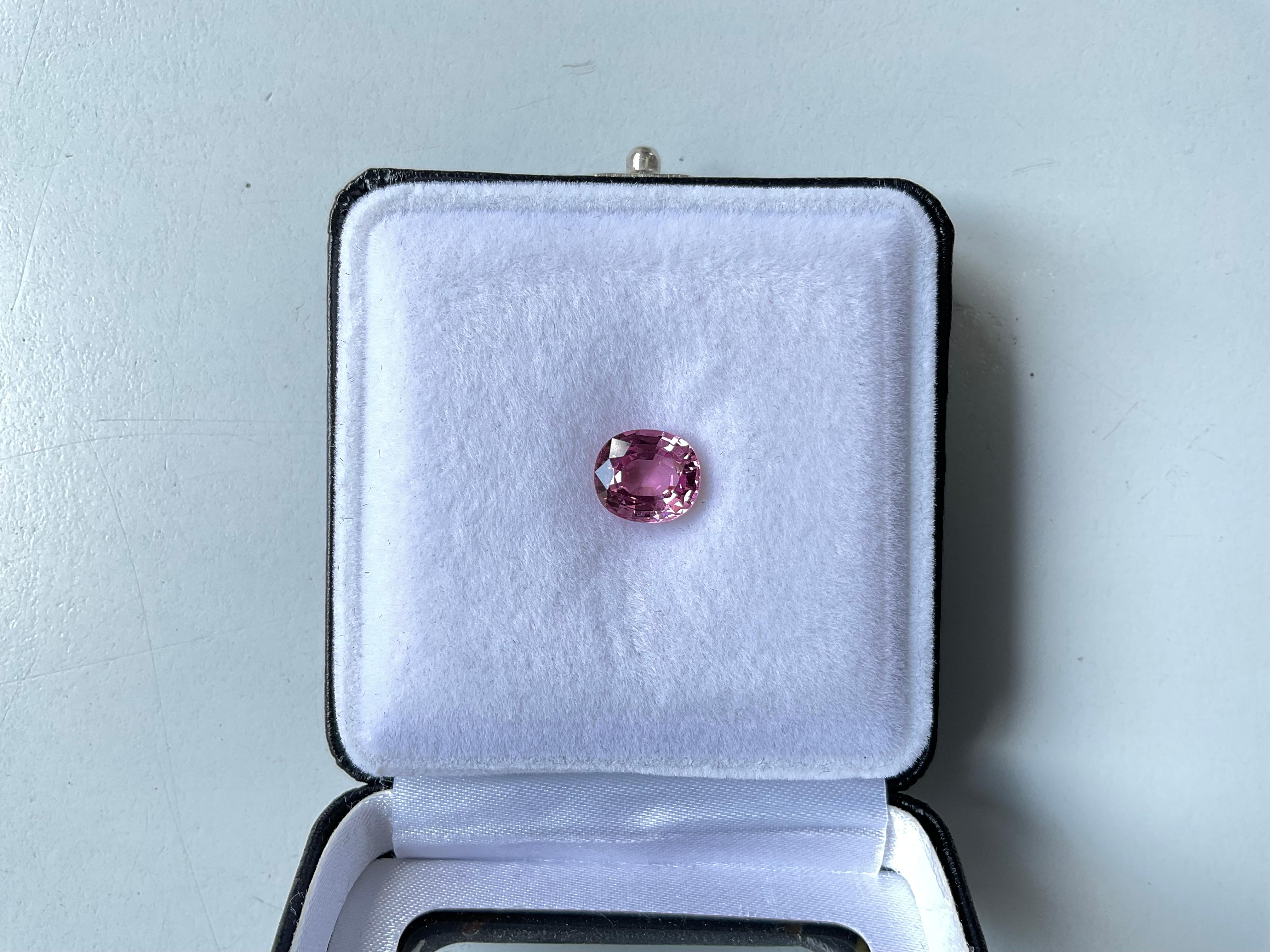 Women's or Men's 2.50 Carats Pink Spinel Top Quality Cut stone For Jewelry Natural Gem For Sale