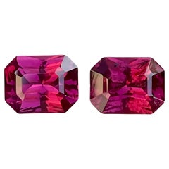2,50 Karat Purpurrosa Granat Paar Radiant Schliff Natürlicher tansanischer Edelstein