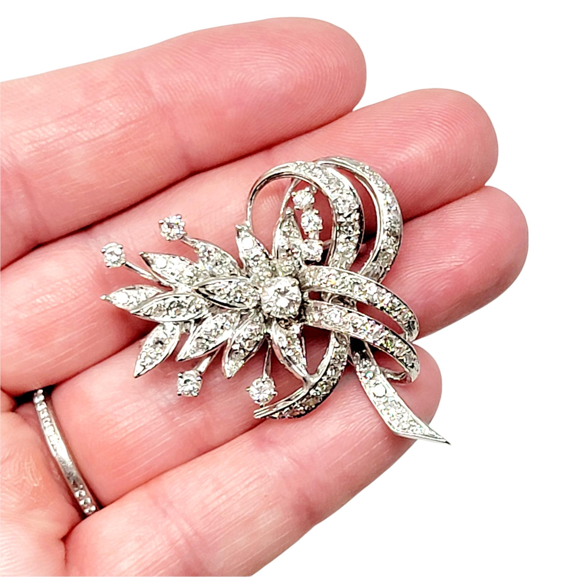 Broche à motif de ruban floral en or blanc 14 carats avec diamants ronds de 2,50 carats au total en vente 3