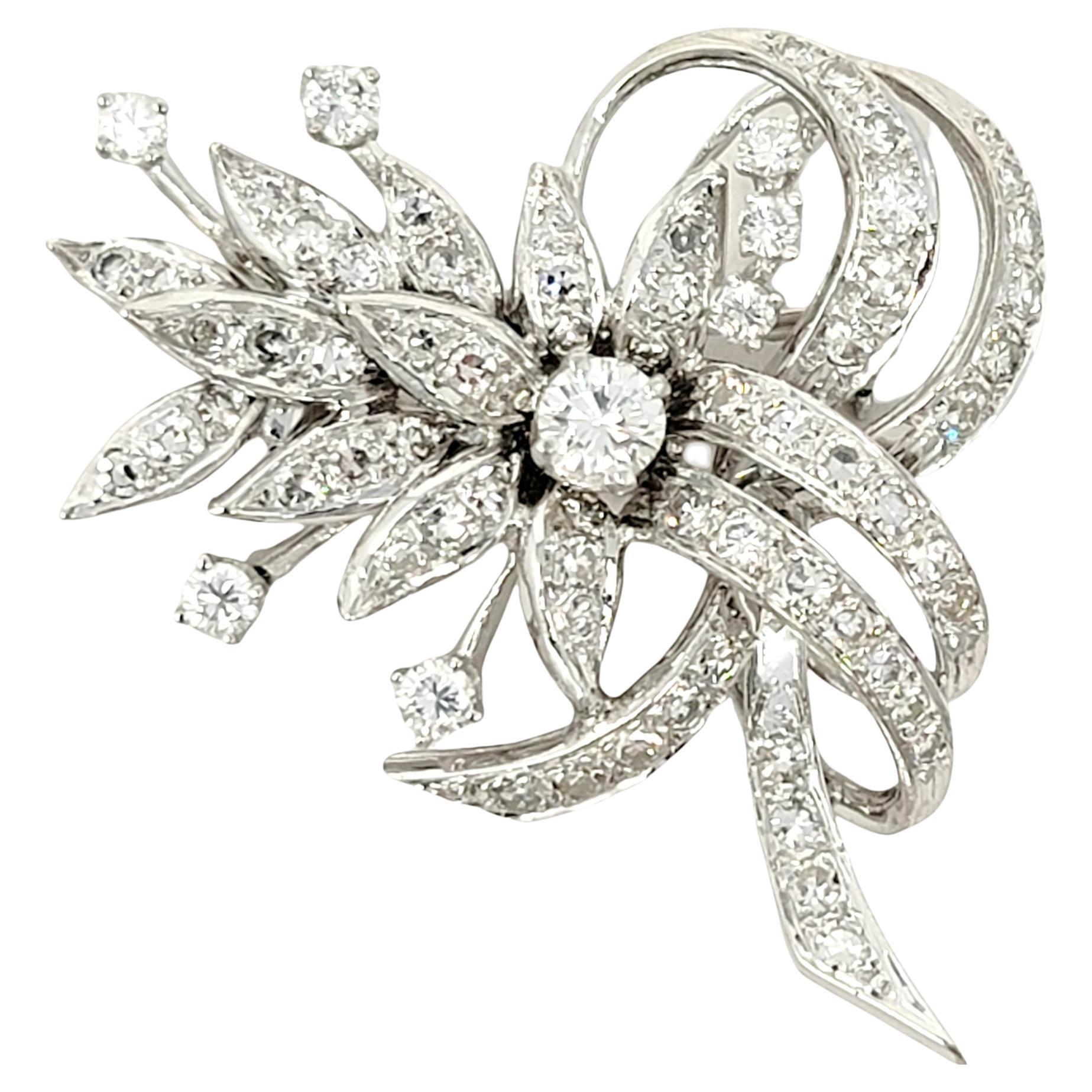 Broche à motif de ruban floral en or blanc 14 carats avec diamants ronds de 2,50 carats au total en vente