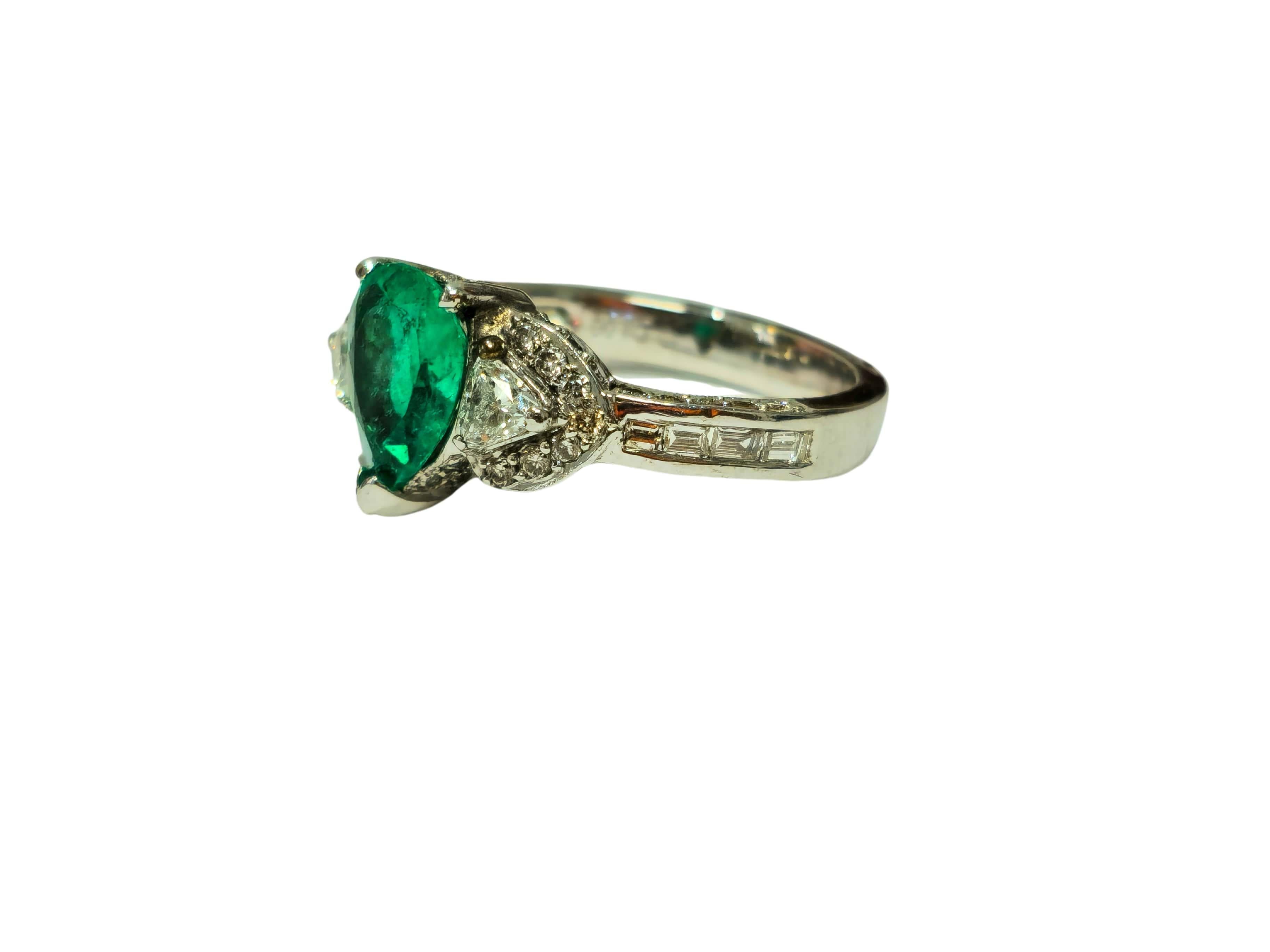 2.50 Anillo Cóctel Diamante Esmeralda Colombiana Oro 18k Corte trillion en venta