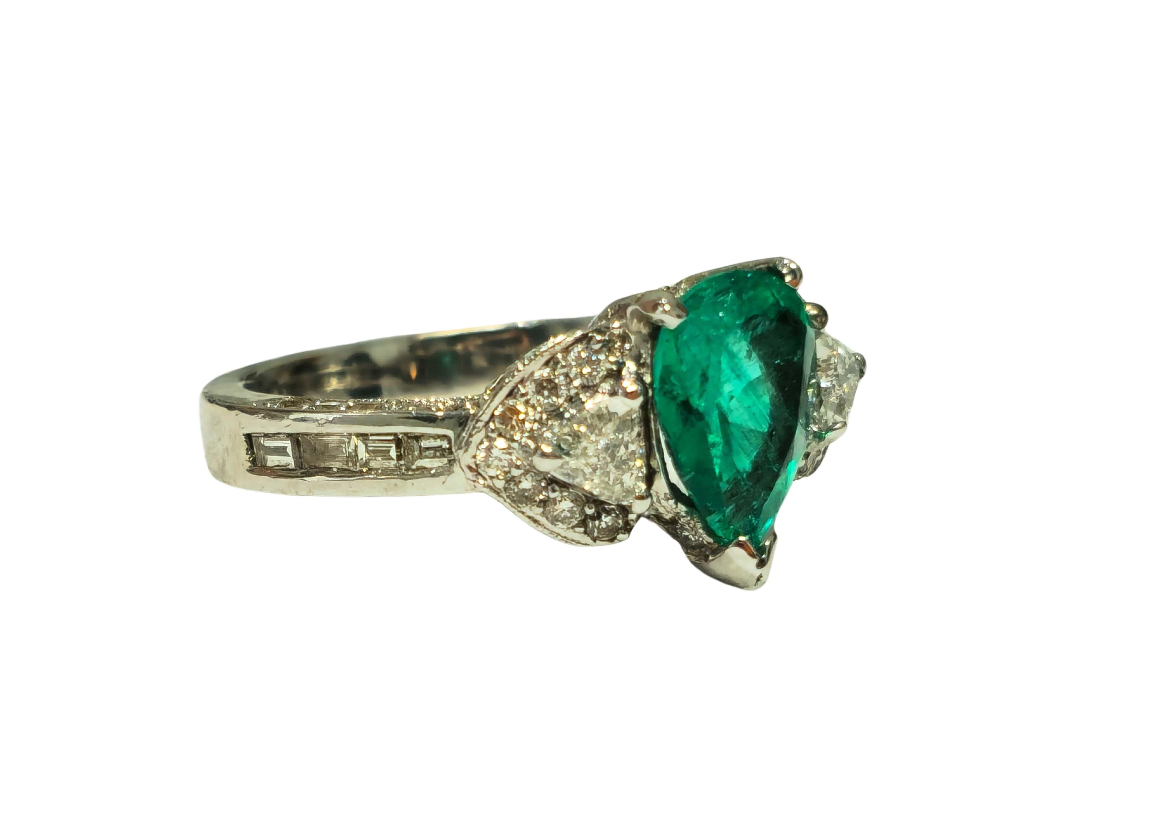 2.50 Anillo Cóctel Diamante Esmeralda Colombiana Oro 18k en Excelente estado para la venta en Miami, FL
