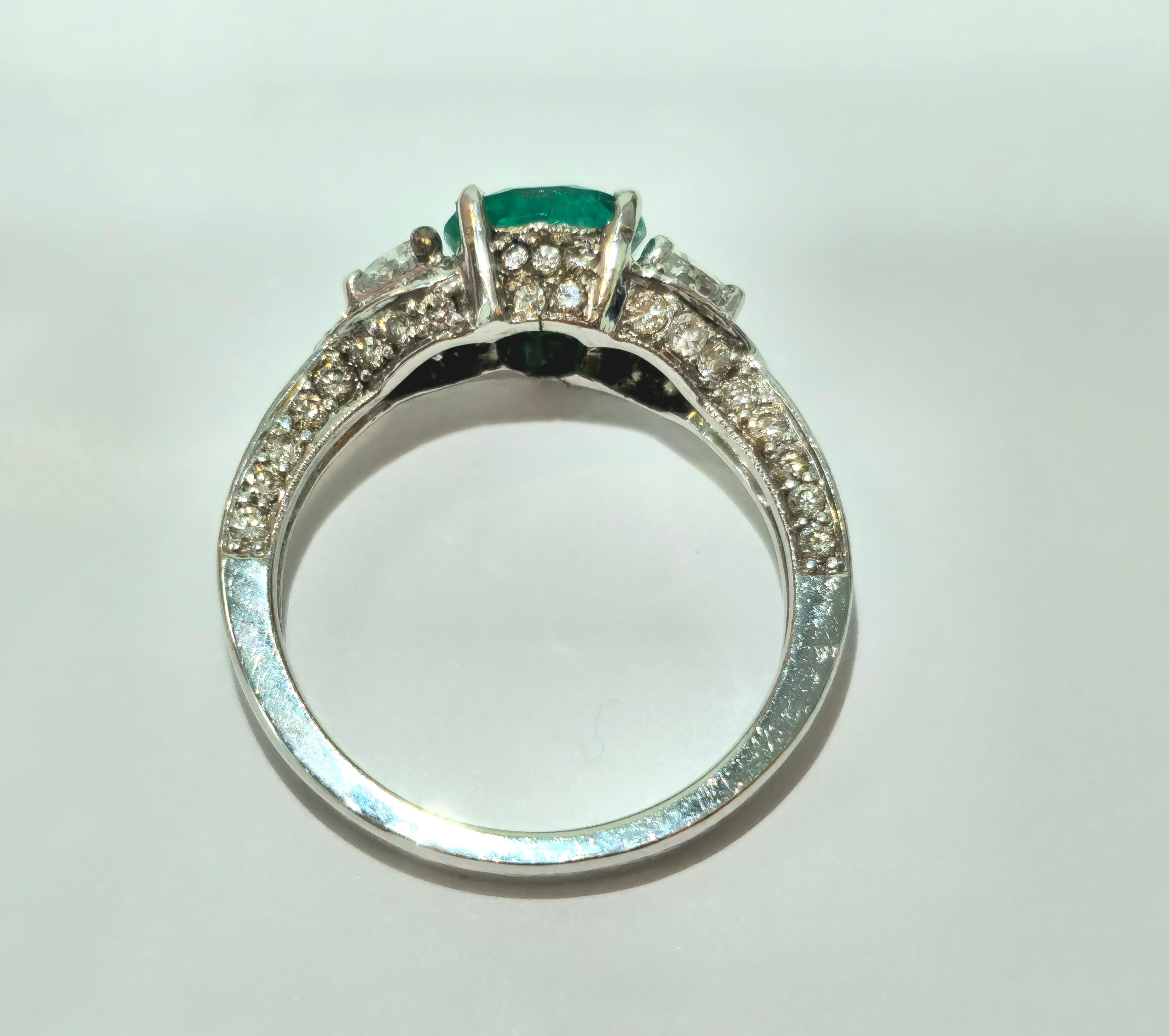 Women's 2.50 Colombian Emerald Diamond Cocktail Ring 18k Gold For Sale