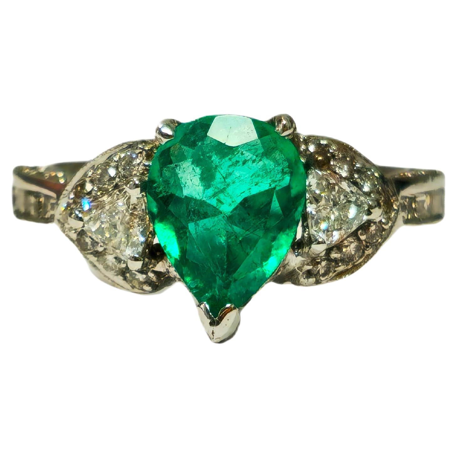 2.50 Colombian Emerald Diamond Cocktail Ring 18k Gold For Sale