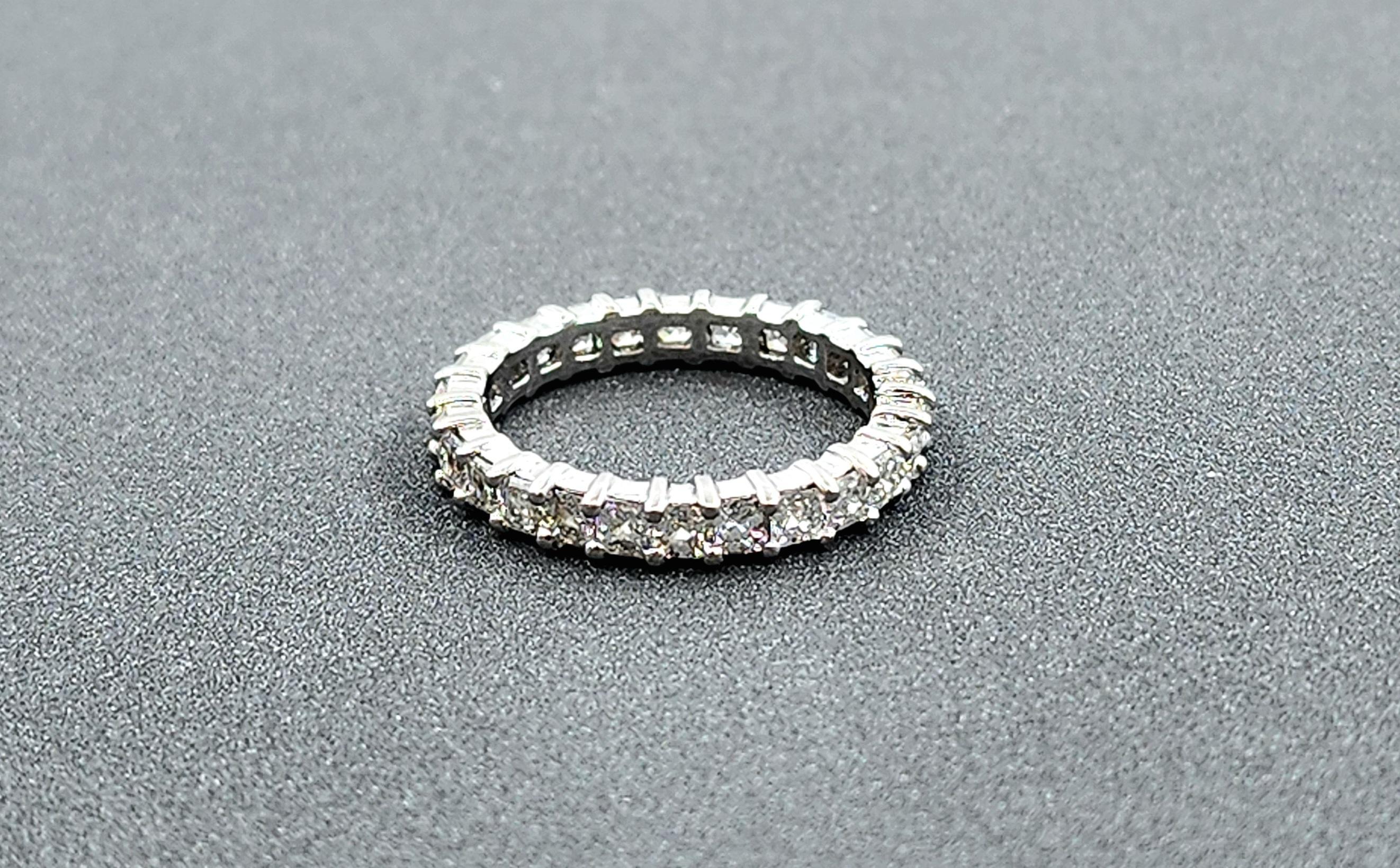 2.50 ct Asscher Cut Diamond Eternity Ring In New Condition For Sale In Chicago, IL