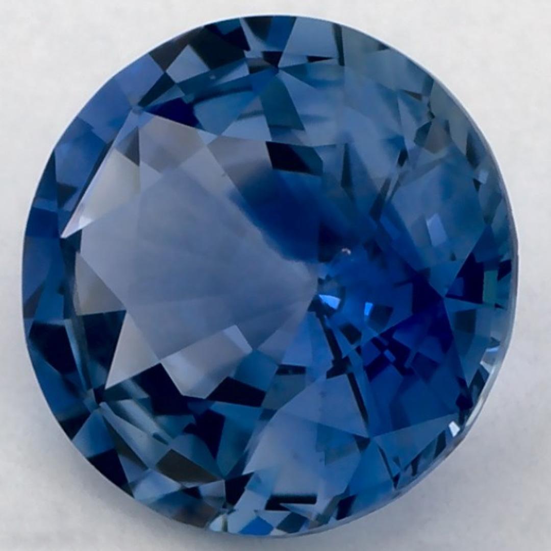 Dieser natürliche blaue Saphir bietet Eleganz und Raffinesse. Mit seiner satten Farbsättigung und seinem präzisen Schliff ist er der perfekte Mittelpunkt für einen Verlobungsring oder ein luxuriöses Schmuckdesign.

Dieser Saphir stammt aus Sri Lanka