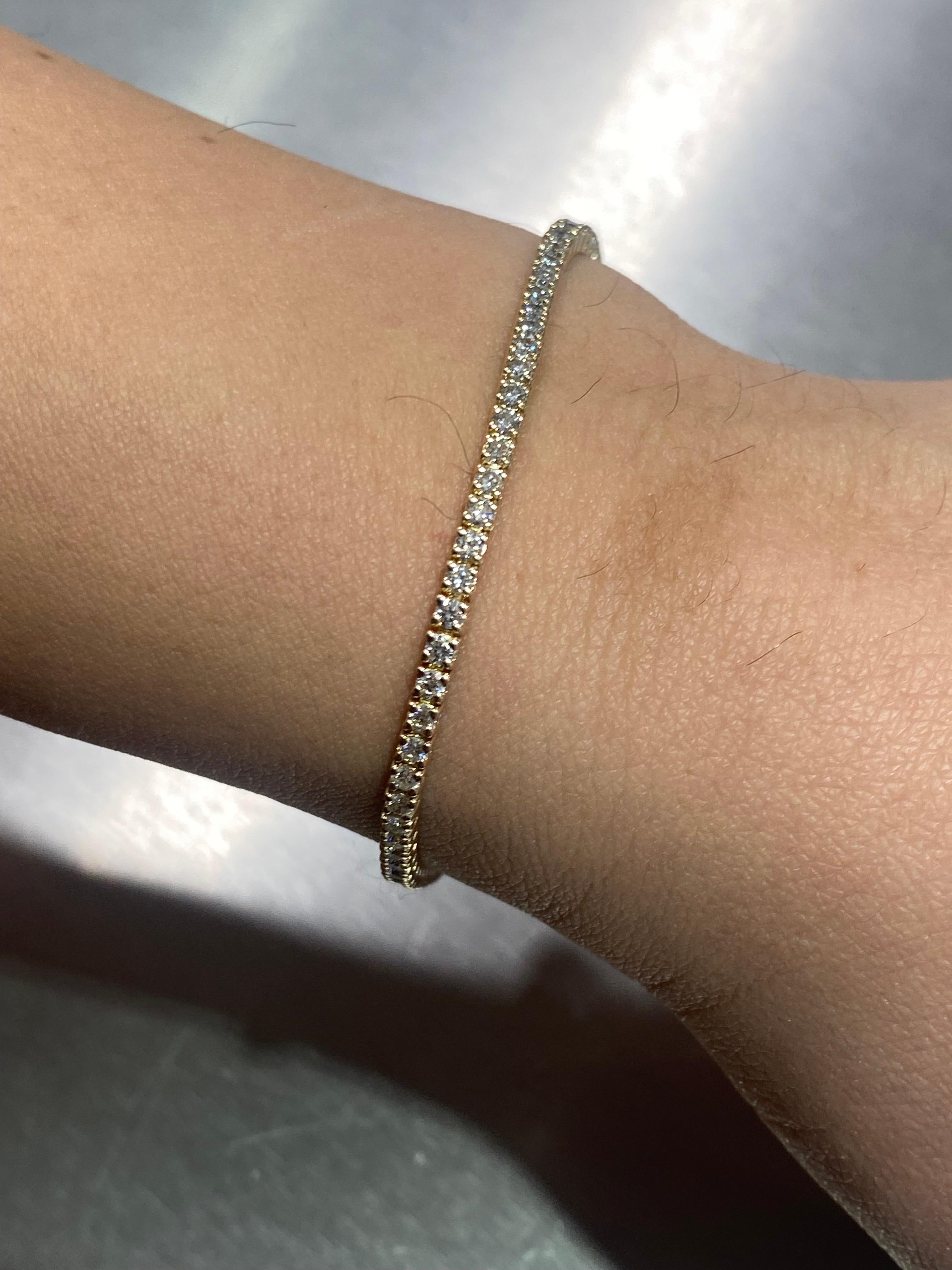 Moderne Bracelet tennis 14 carats avec diamants jaunes de 2,50 carats en vente