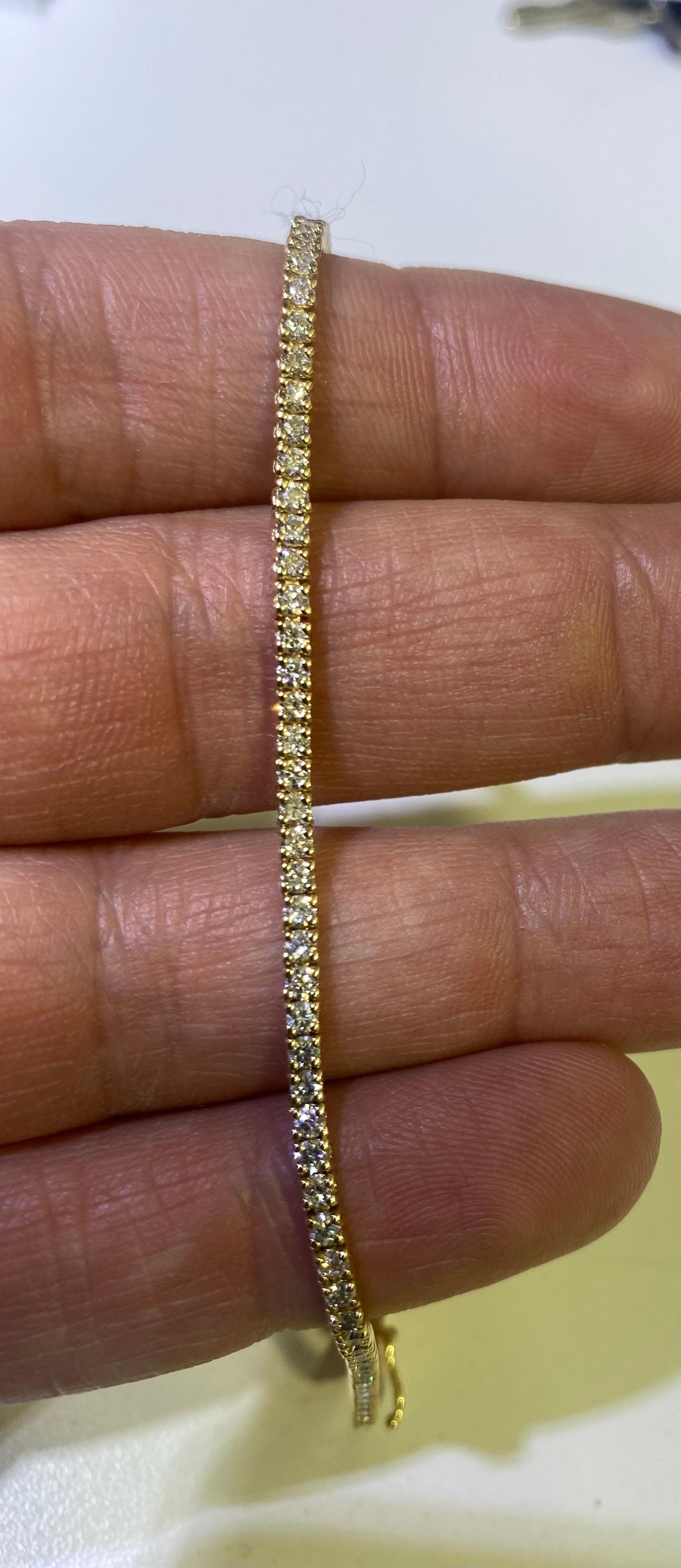 Taille ronde Bracelet tennis 14 carats avec diamants jaunes de 2,50 carats en vente