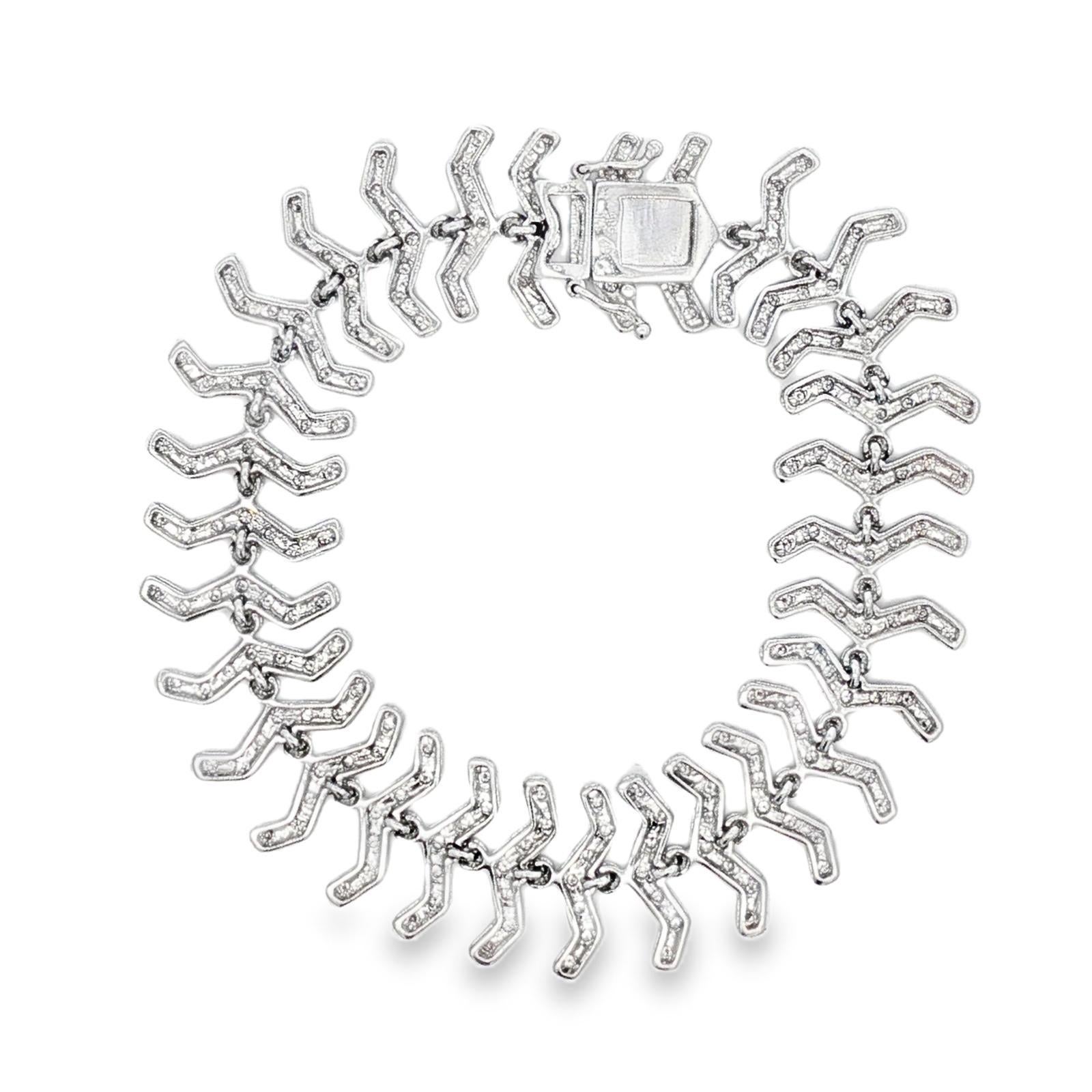 2.50 CTW Diamond Round Brilliante Fishbone Link Link Bracelet en or blanc 14 Karat Excellent état - En vente à Boca Raton, FL