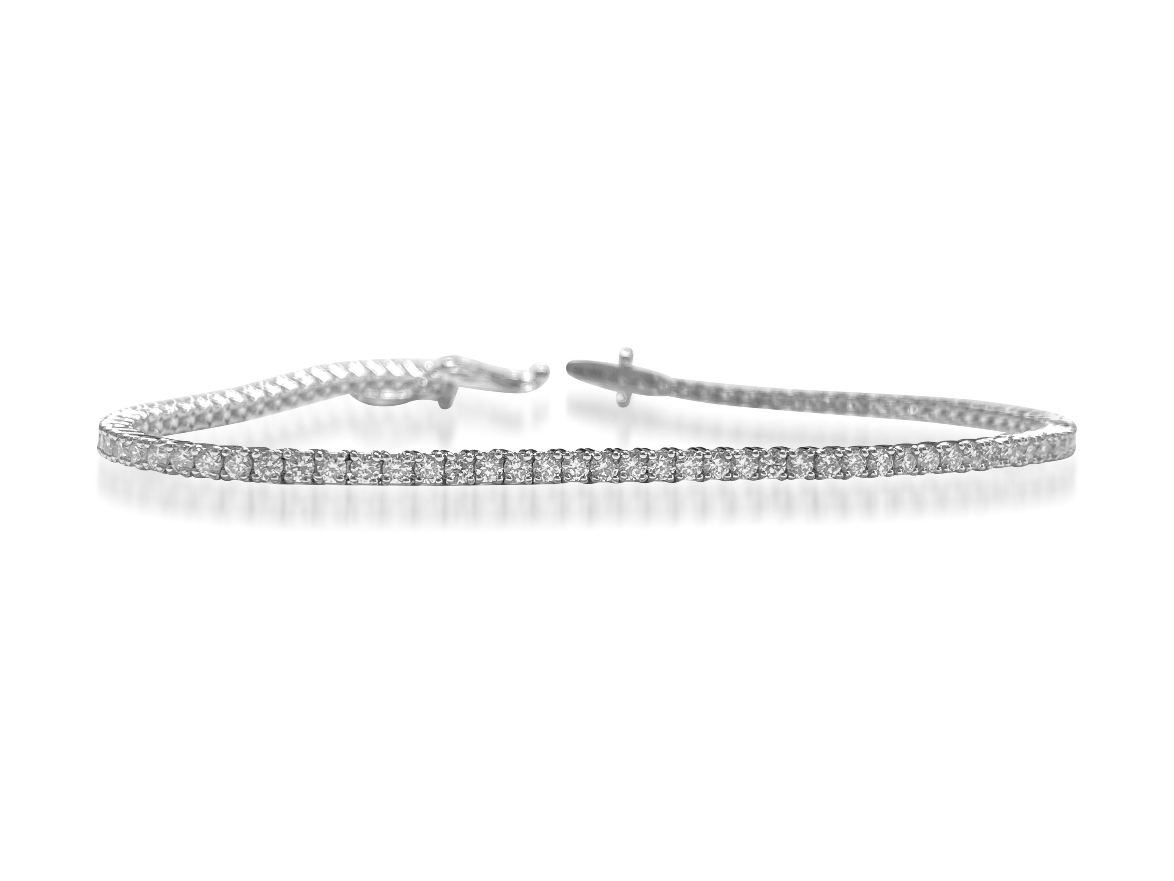 2.50 VS Diamond Tennis Bracelet For Her In Excellent Condition For Sale In Miami, FL