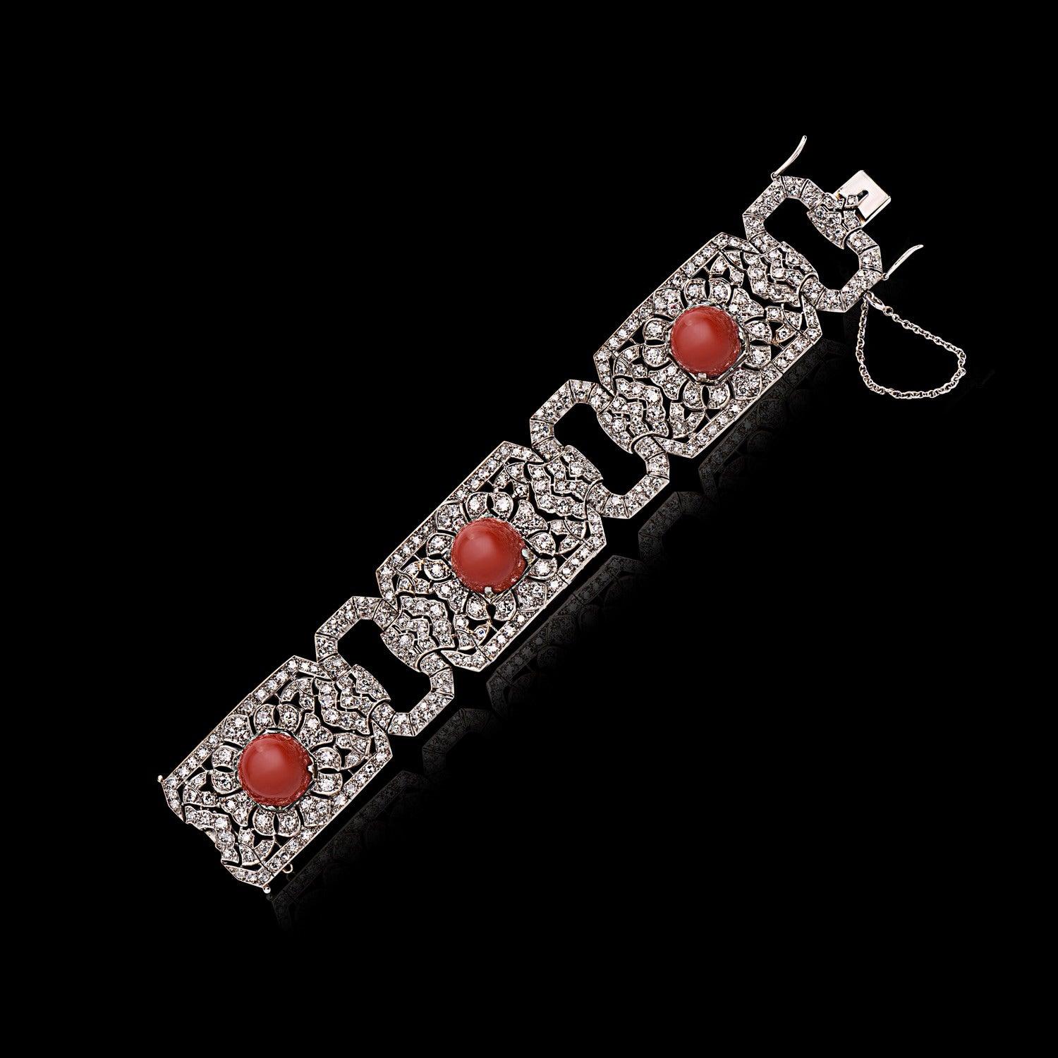 25.00 Carat Historic French Art Deco Platinum & Coral Bracelet  In Excellent Condition For Sale In New York, NY