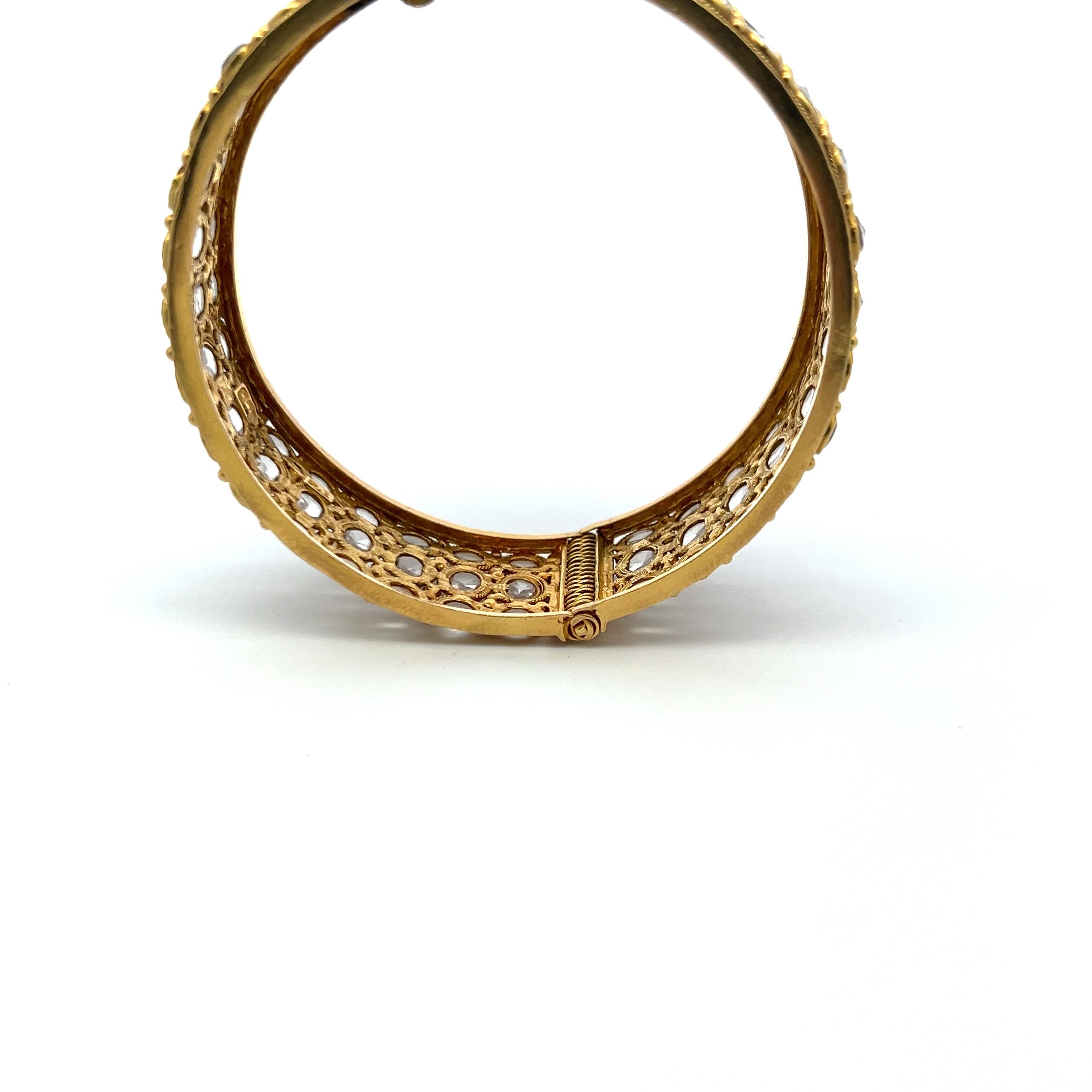 25.00 Carat Rose Cut J SI1 Diamond 18 Karat Yellow Gold Bangle Bracelet In Good Condition For Sale In New York, NY
